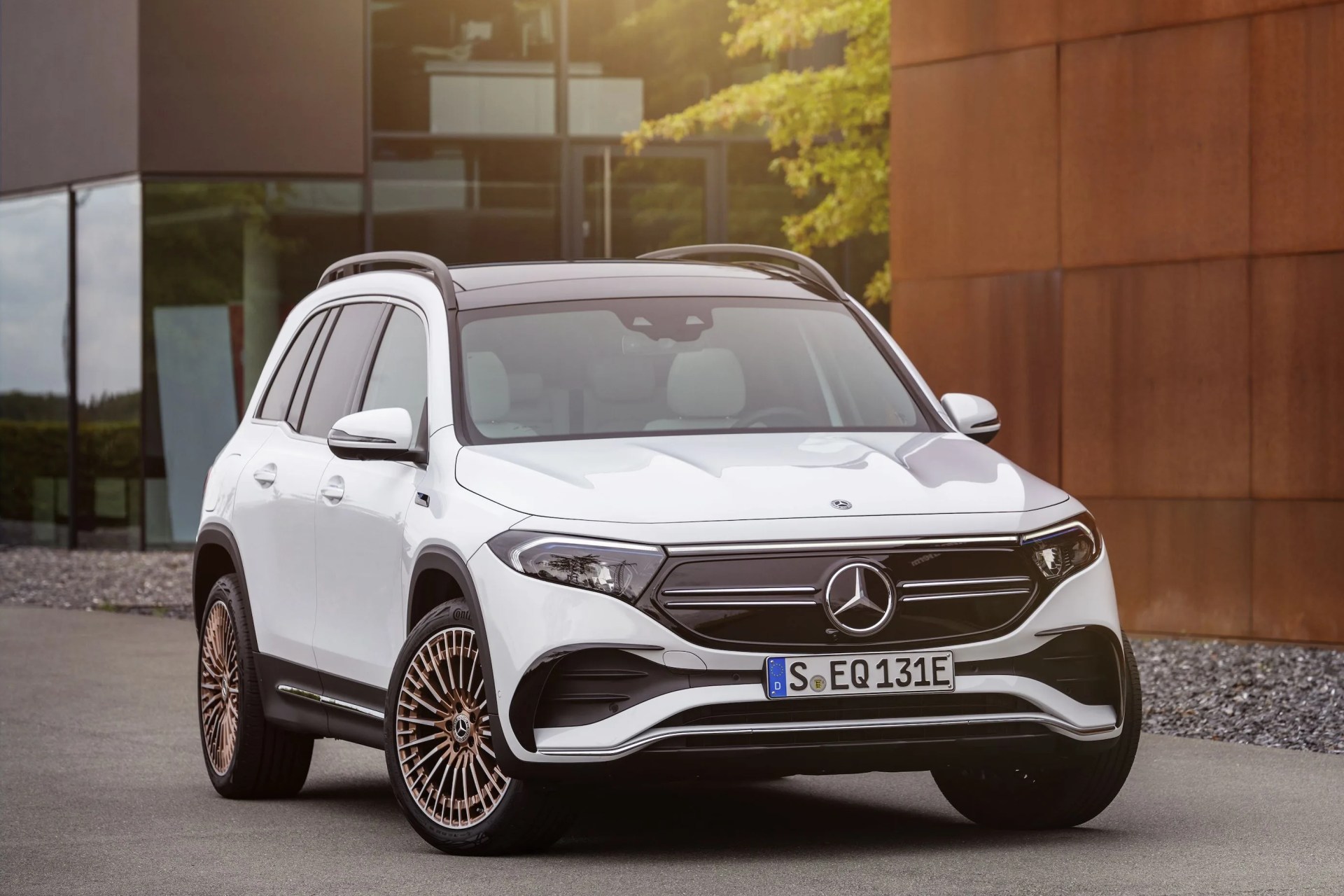 mercedes benz eqb in white