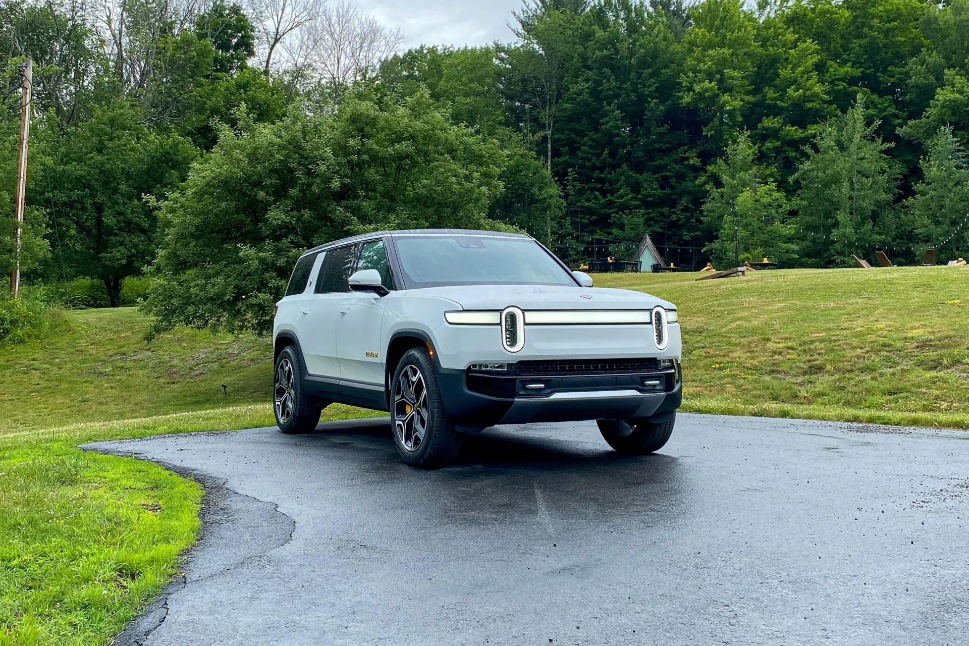 rivian r1s in a driveway