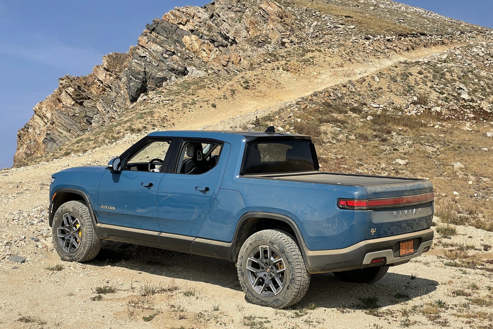 rivian r1t electric pickup truck 2022