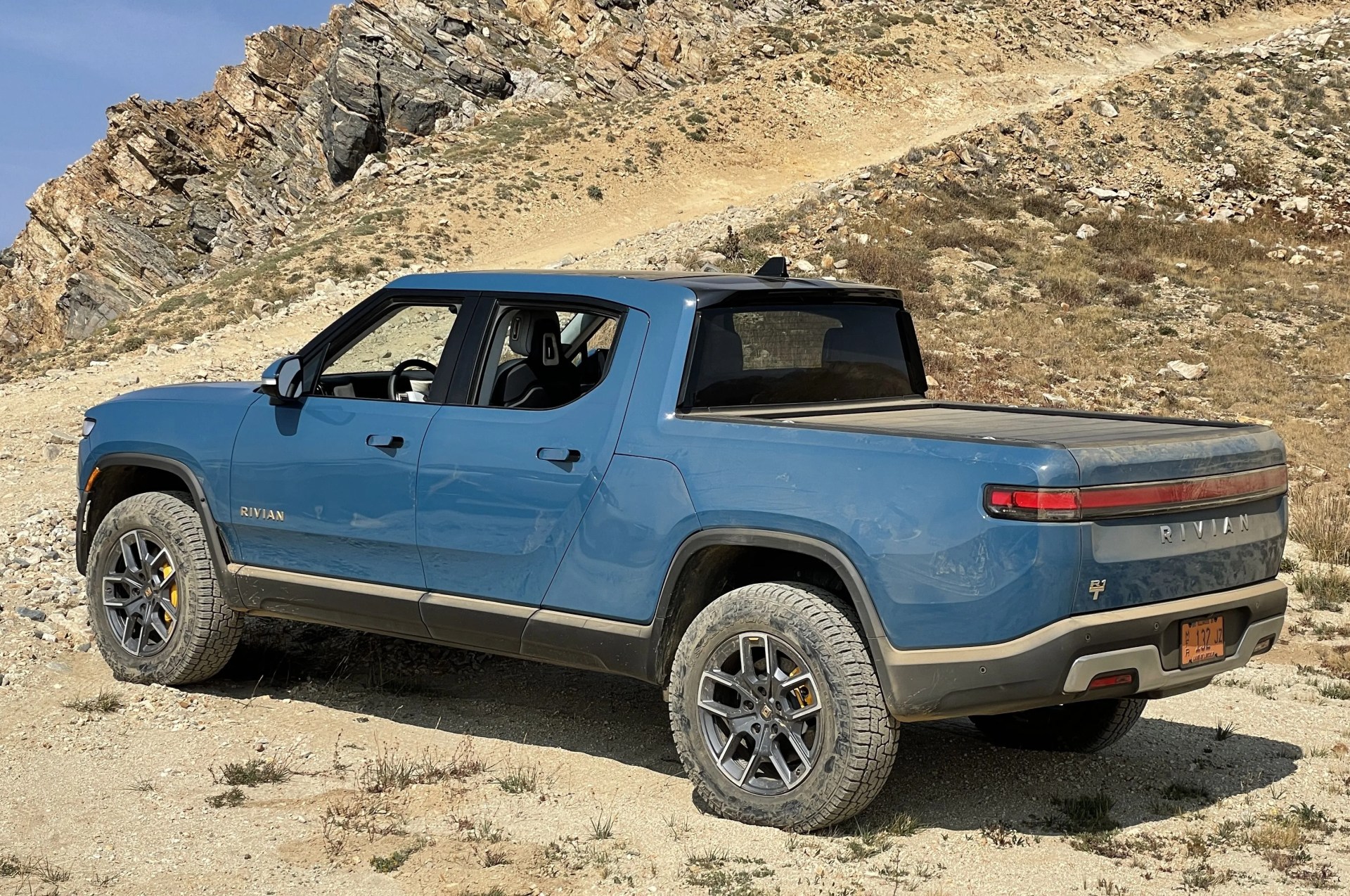 rivian r1t electric pickup truck 2022