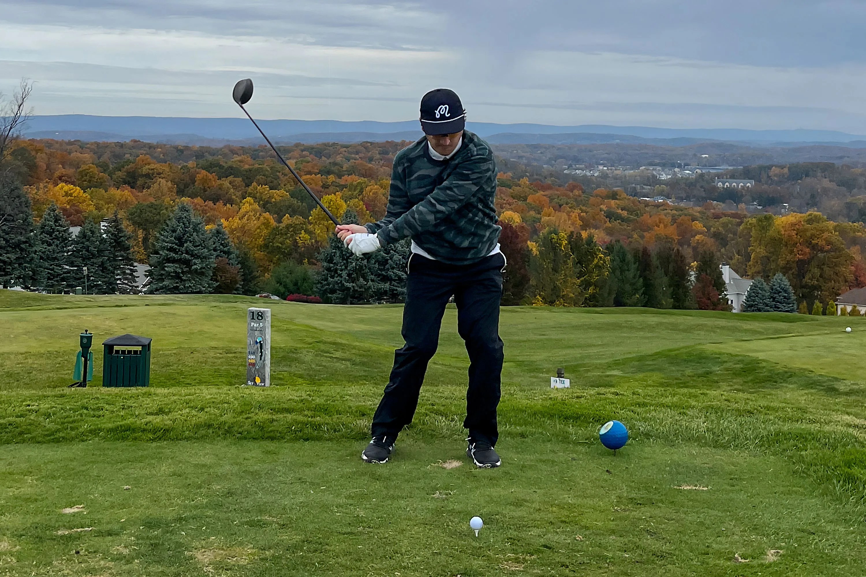 a man swinging a golf club on a golf course