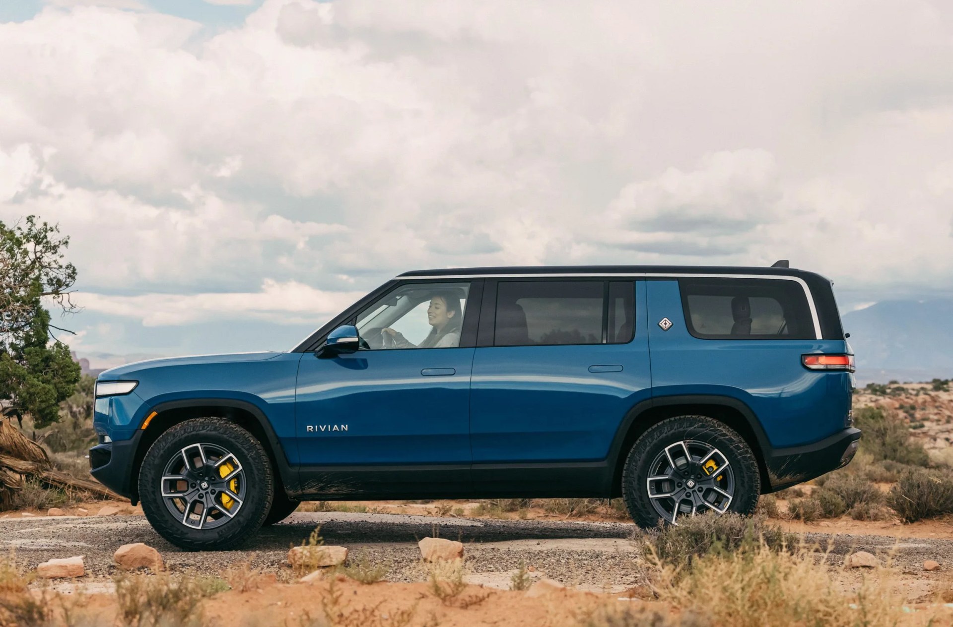 rivian r1s