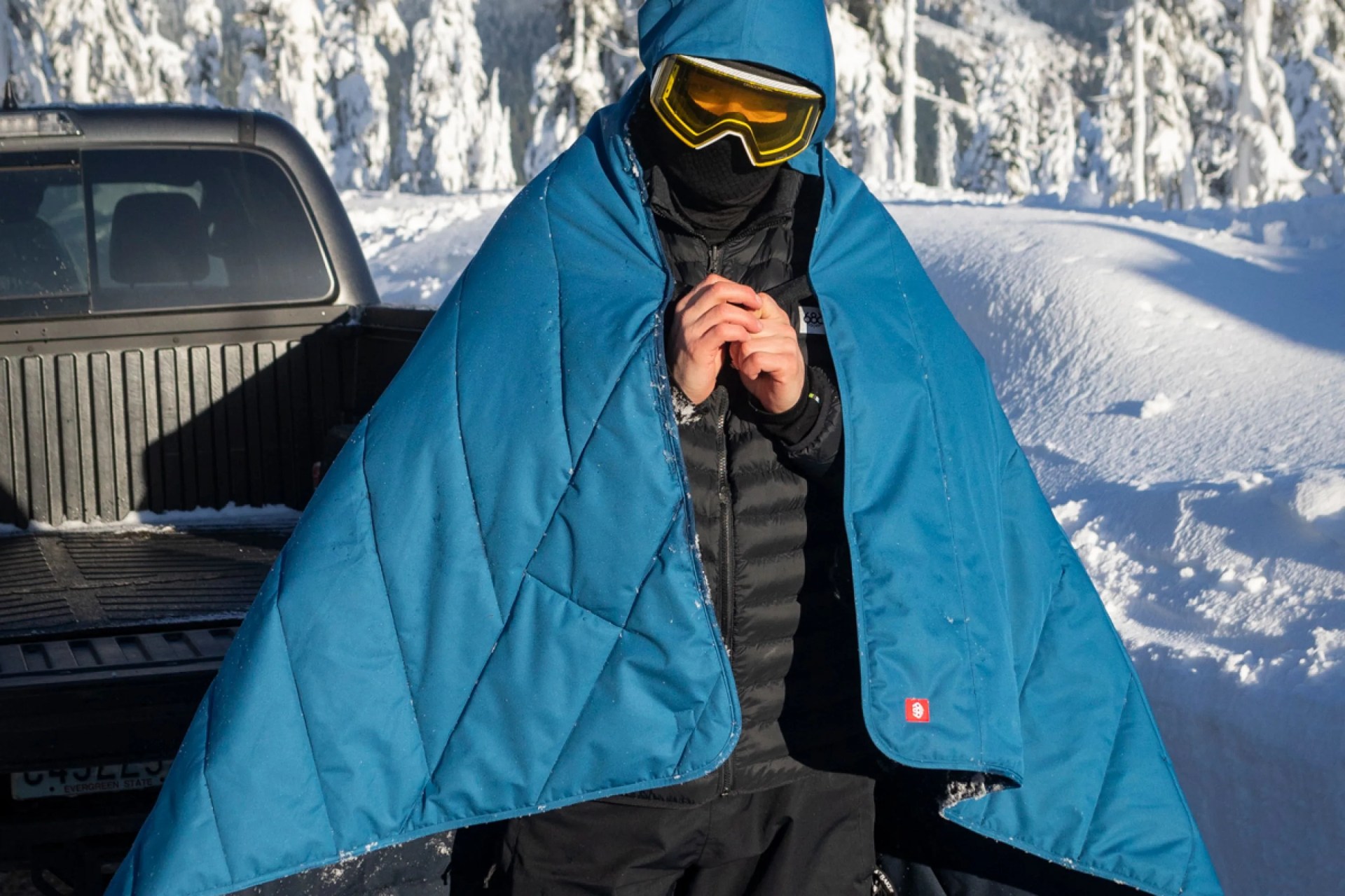 686 waterproof hooded puffer blanket