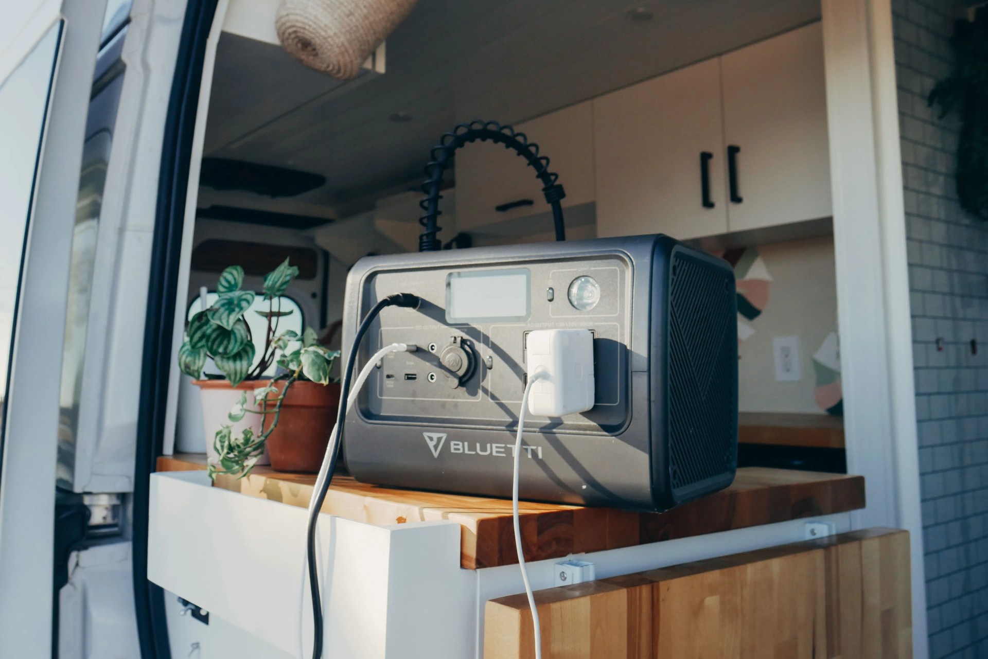 bluetti eb70s portable power station