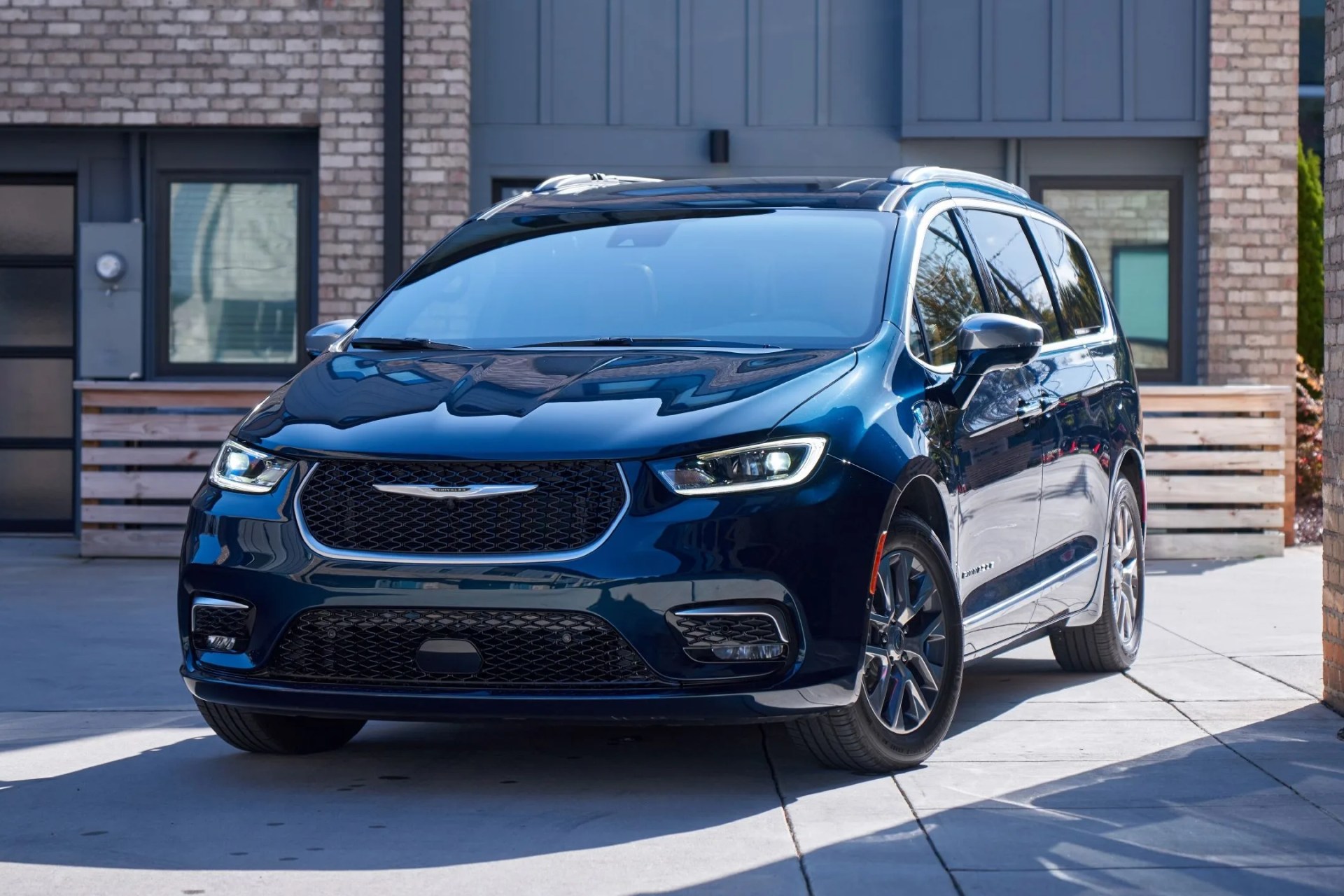 the top of the line 2023 chrysler pacifica pinnacle hybrid model is a luxurious 