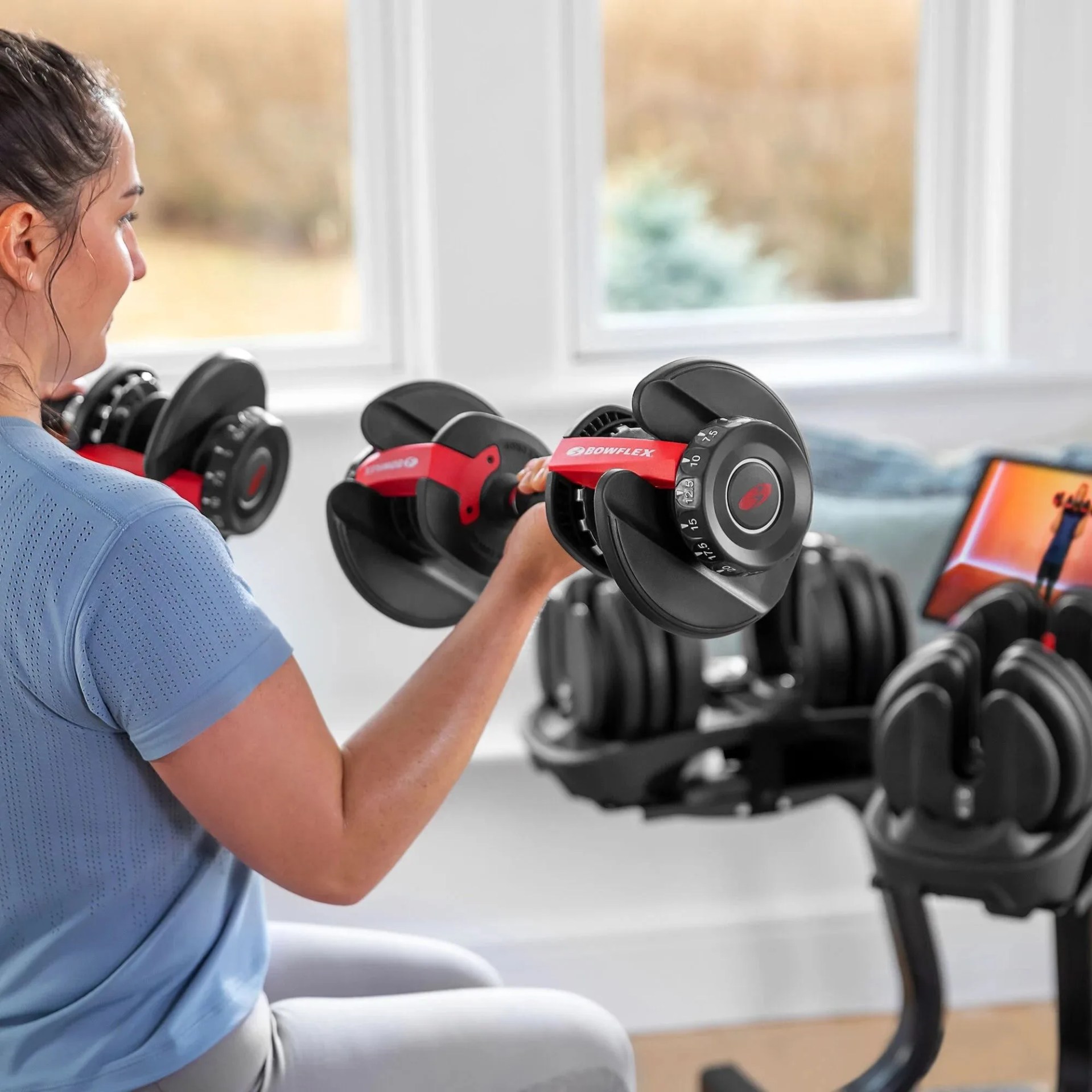 woman using bowflex weights