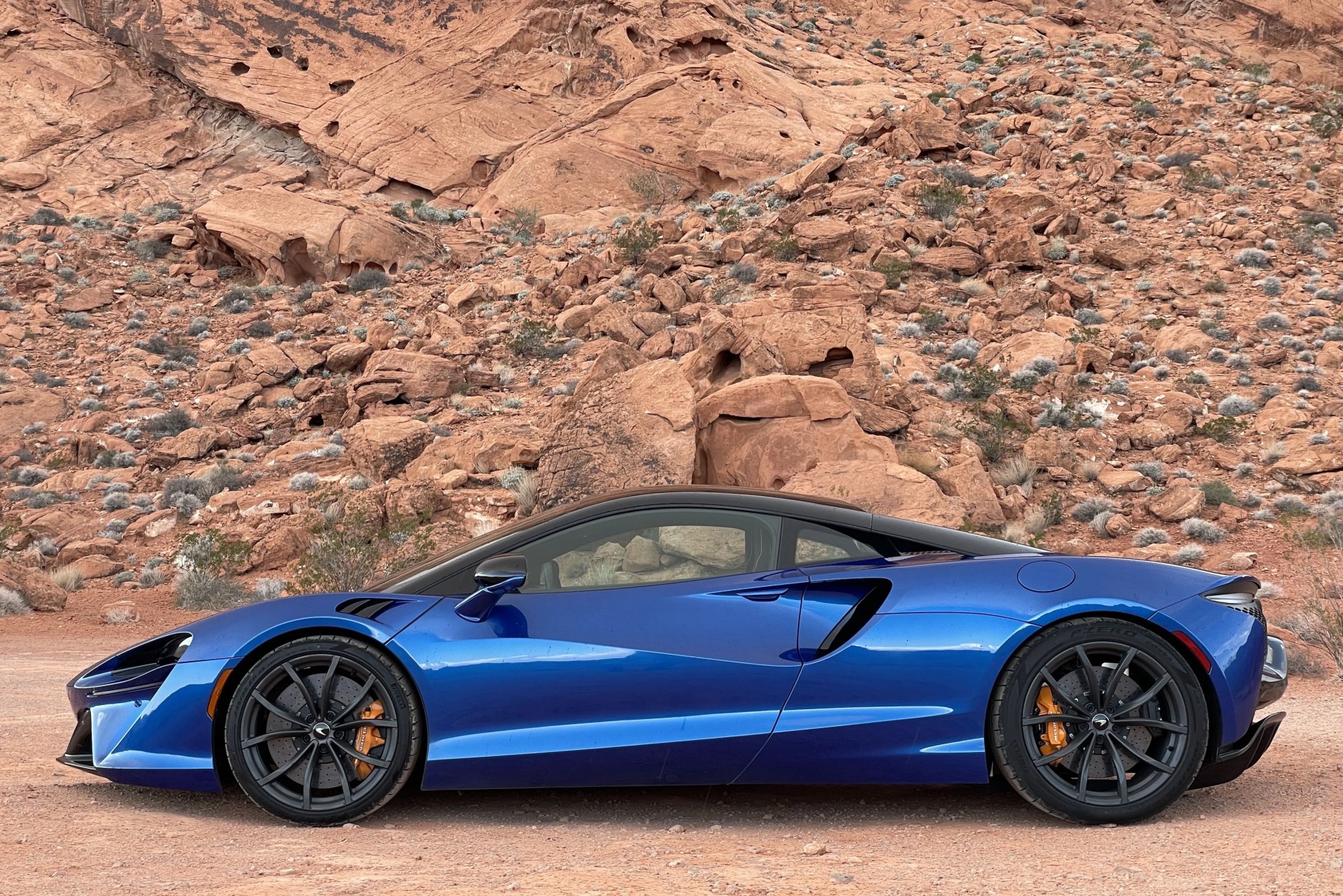 mclaren artura 2023