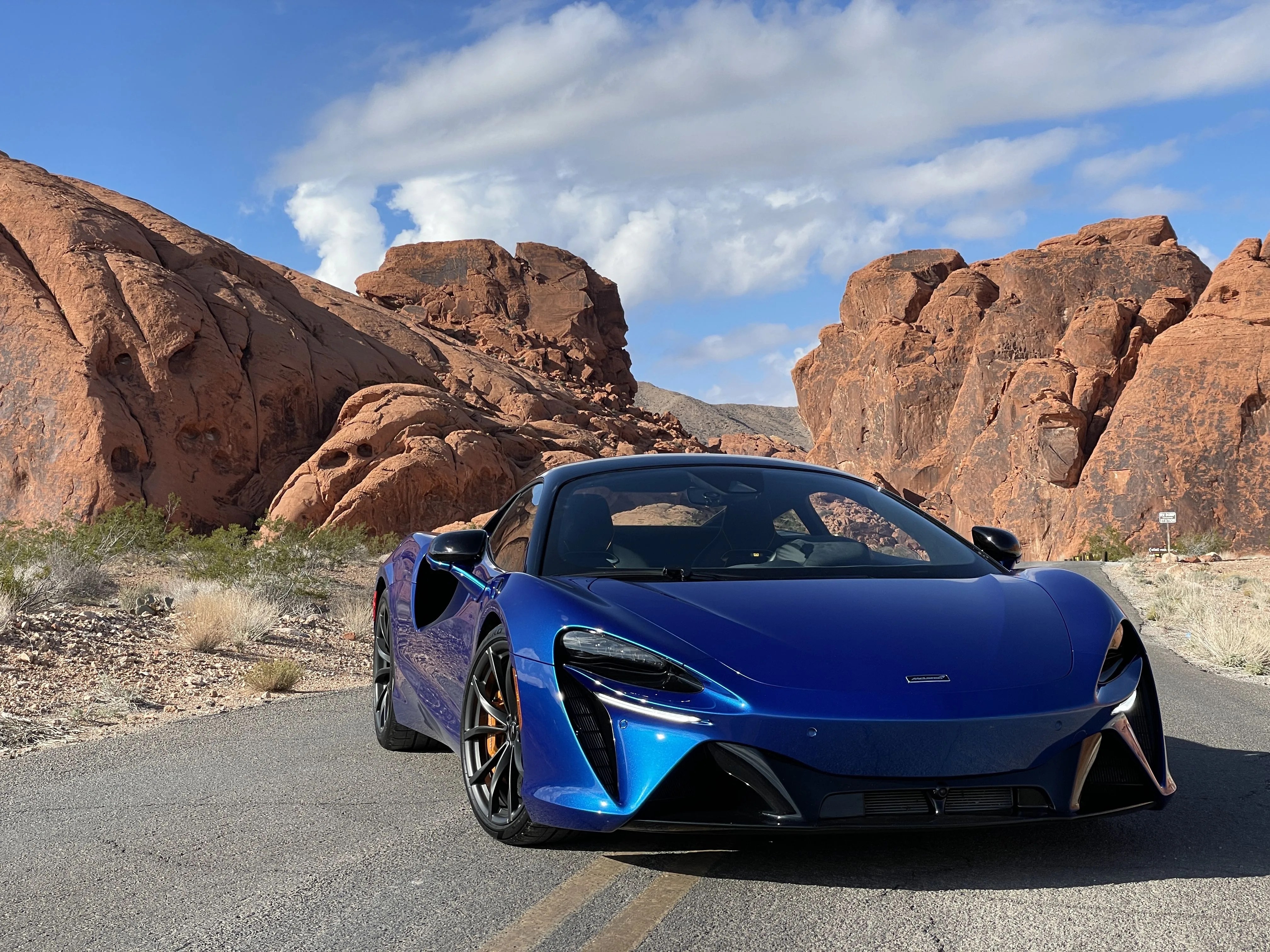 mclaren artura 2023