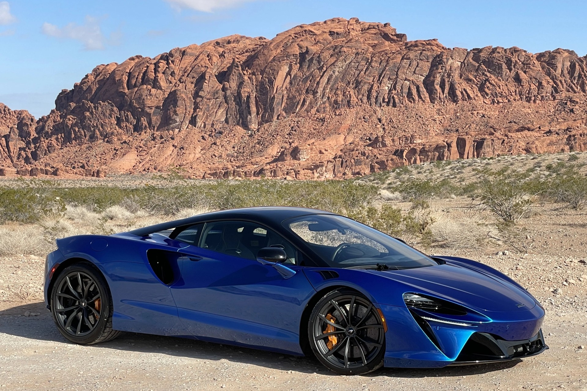 mclaren artura 2023
