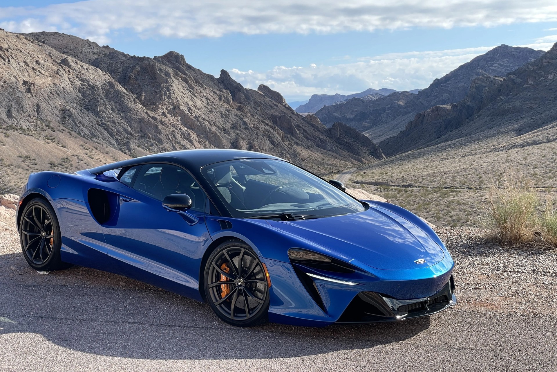mclaren artura 2023