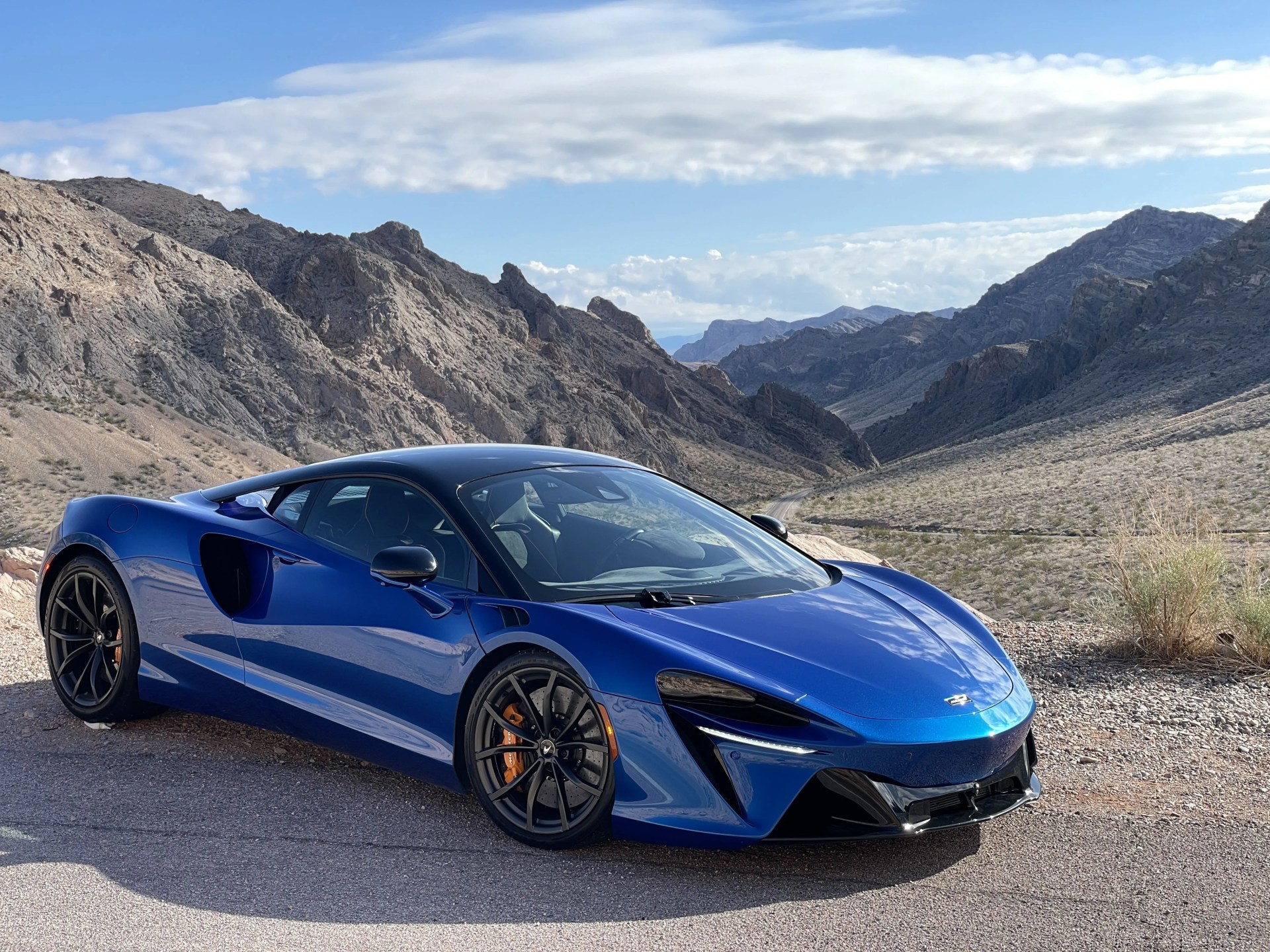 mclaren artura 2023