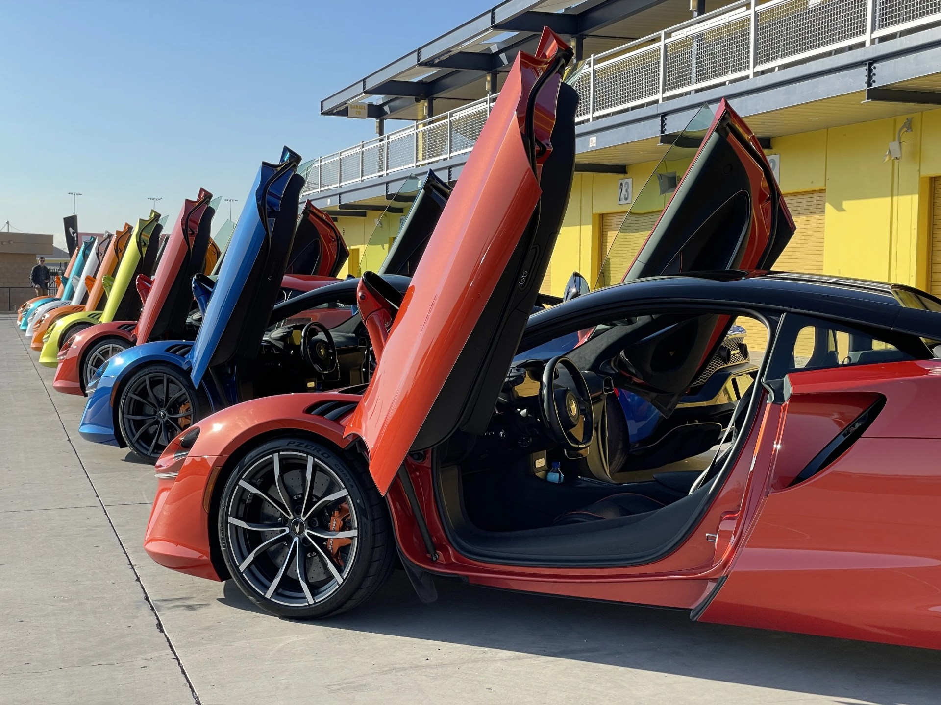 mclaren artura 2023