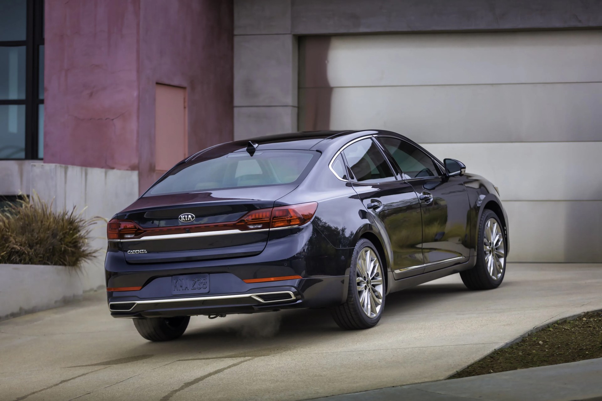 kia cadenza parked in a driveway