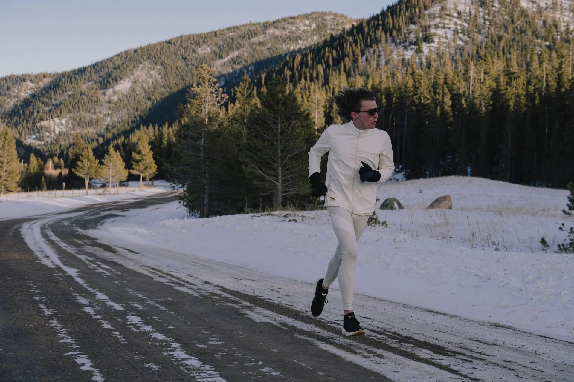 tracksmith eliot runner in navy
