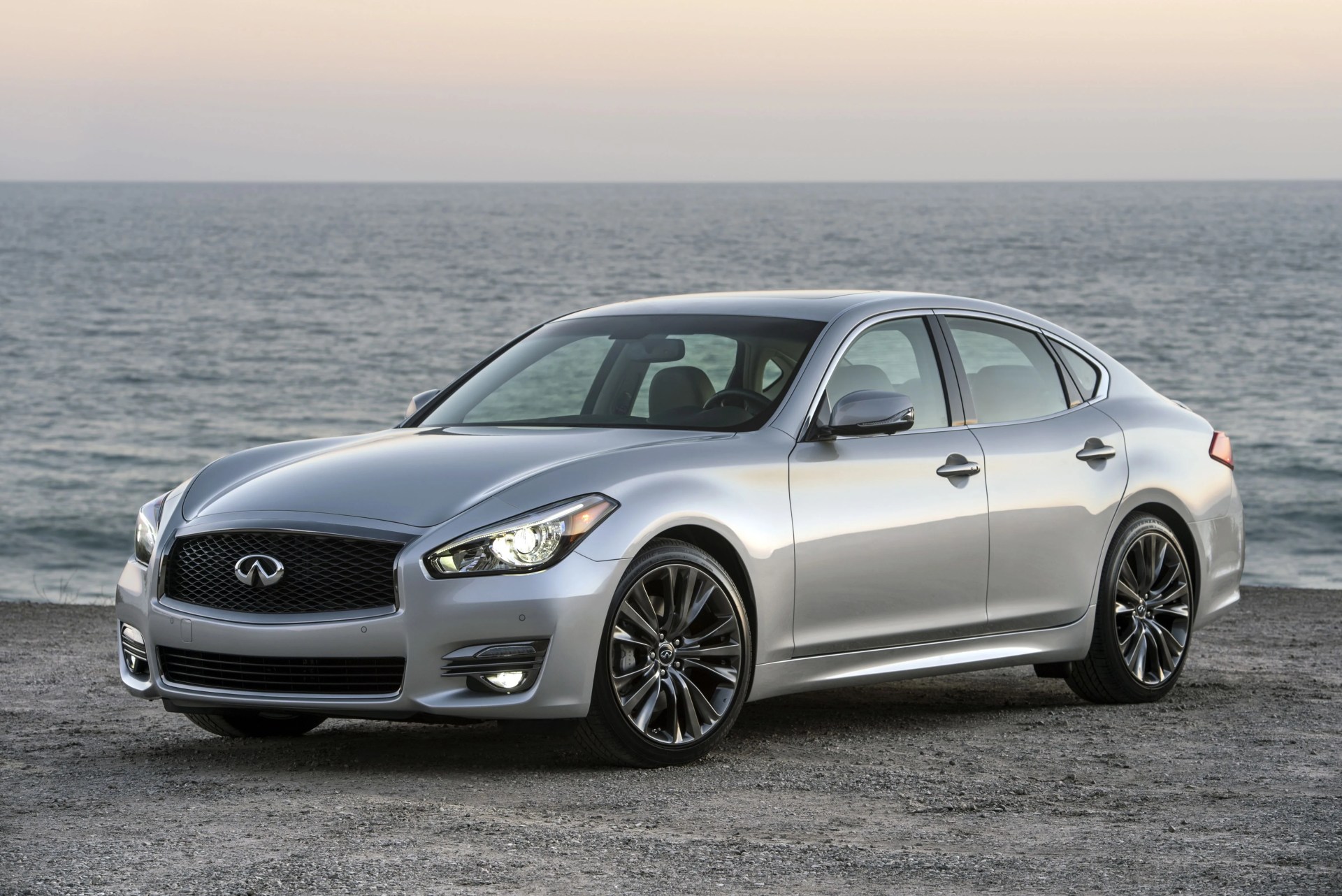 the 2016 infiniti q70 premium select edition's exterior offers dark chrome trim, a darkened lower rear bumper, a rear decklid spoiler and unique design and color 20 inch aluminum alloy wheels with 24540r20 all season performance tires the interior of the q70 premium select edition is highlighted by unique graphite or stone semi aniline leather seating, suede like headliner, aluminum interior trim, illuminated kickplates and floor mats with contrasting piping