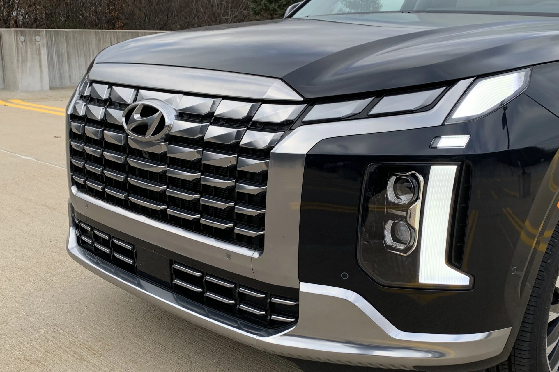 big grille of hyundai palisade