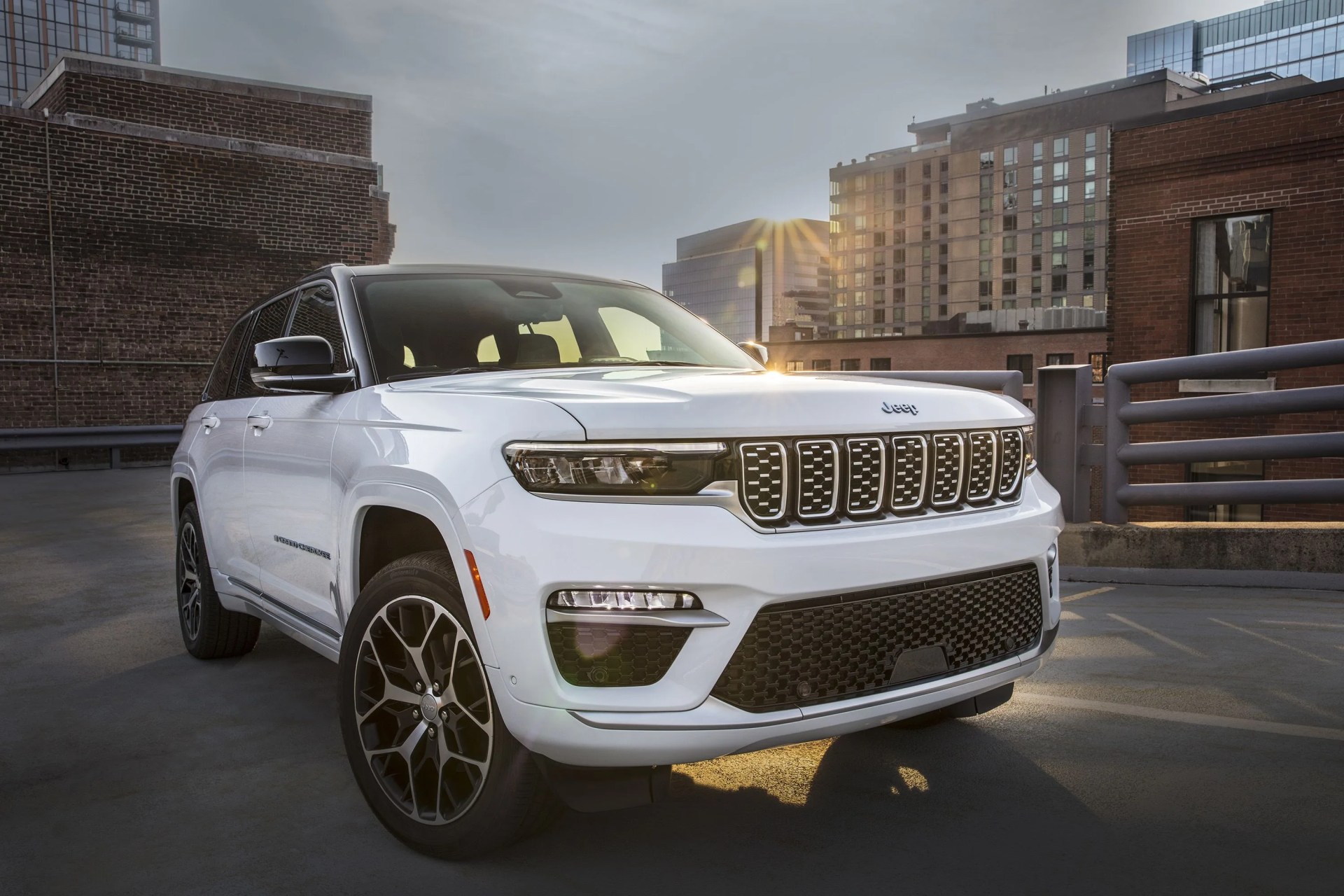2022 jeep® grand cherokee summit 4xe