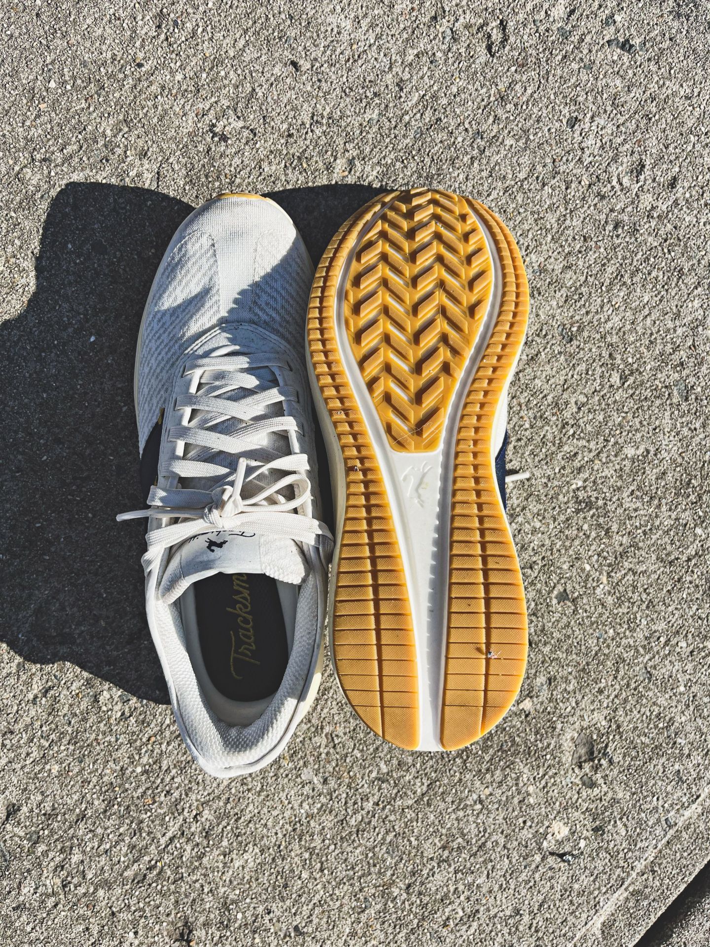 tracksmith eliot runner in white