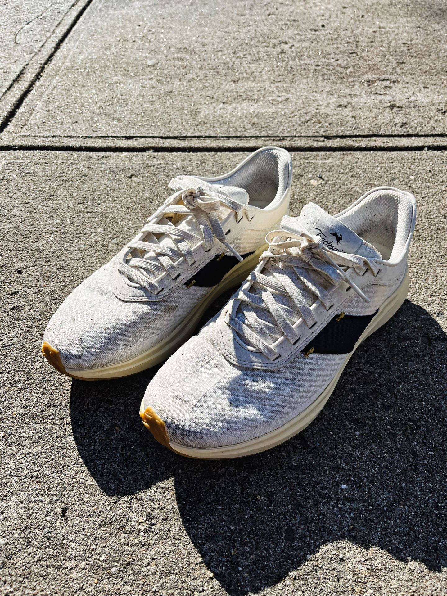 tracksmith eliot runner in white