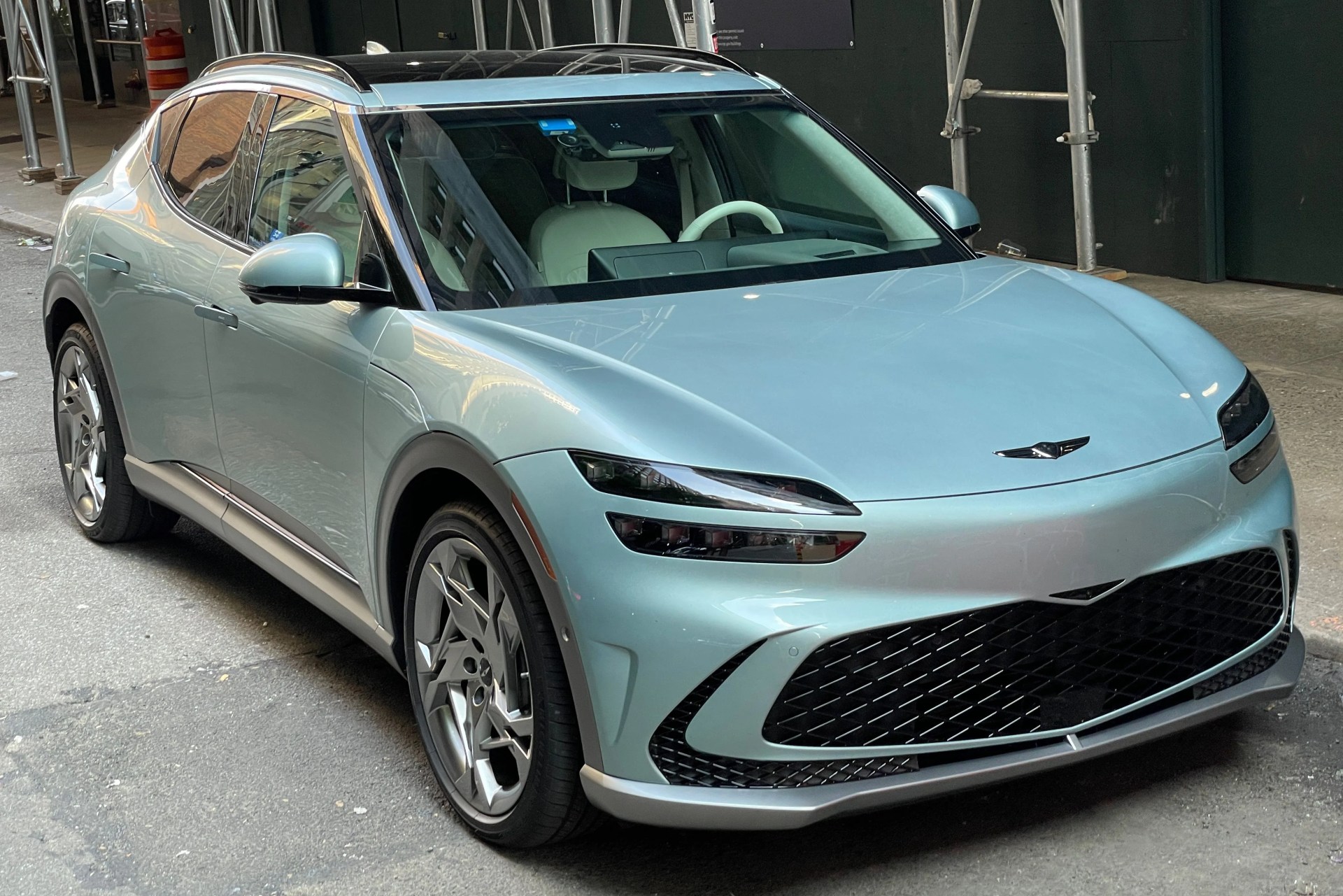 genesis gv60 mint green 2023