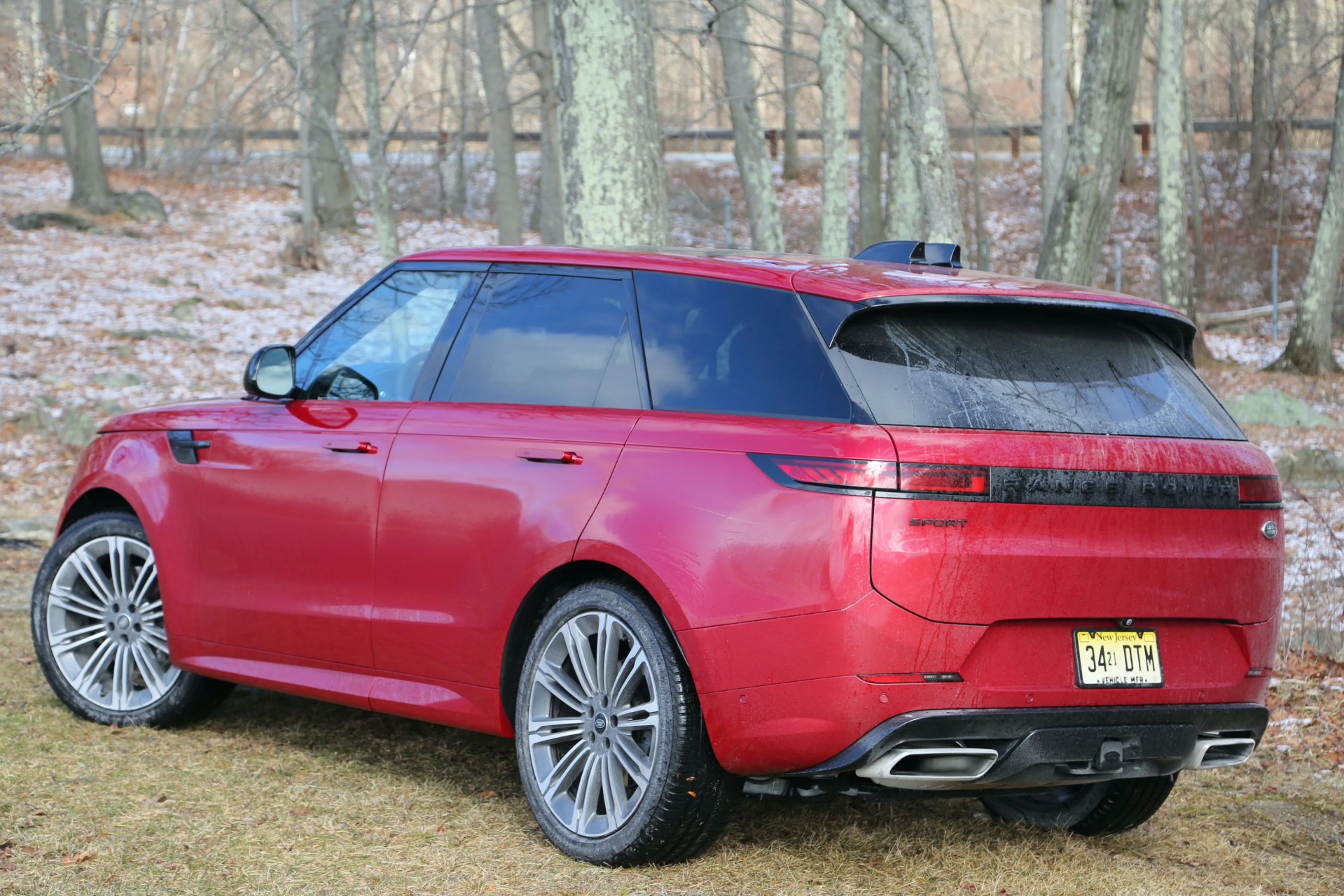 2023 land rover range rover sport in red