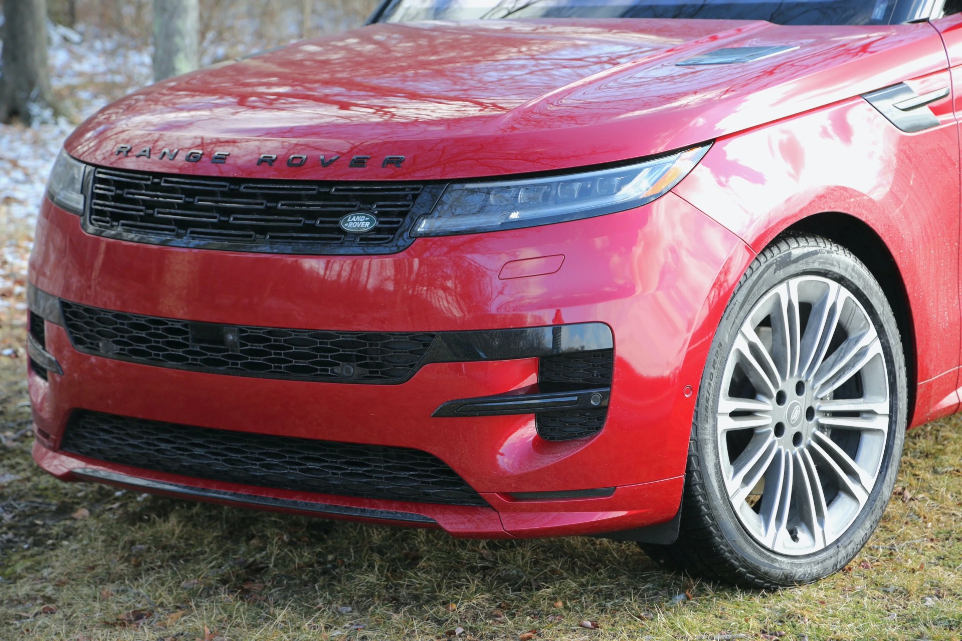 2023 land rover range rover sport in red