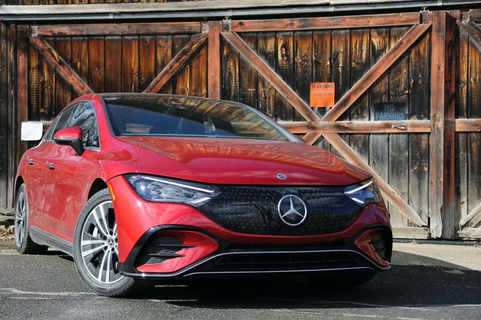 mercedes benz eqe 500 in red