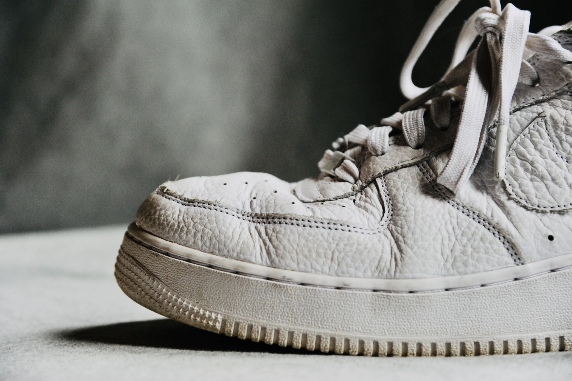creases in a nike sneaker