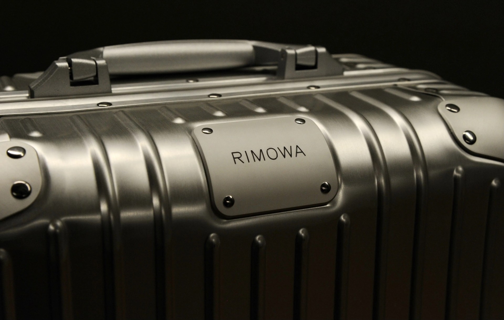 rimowa suitcase