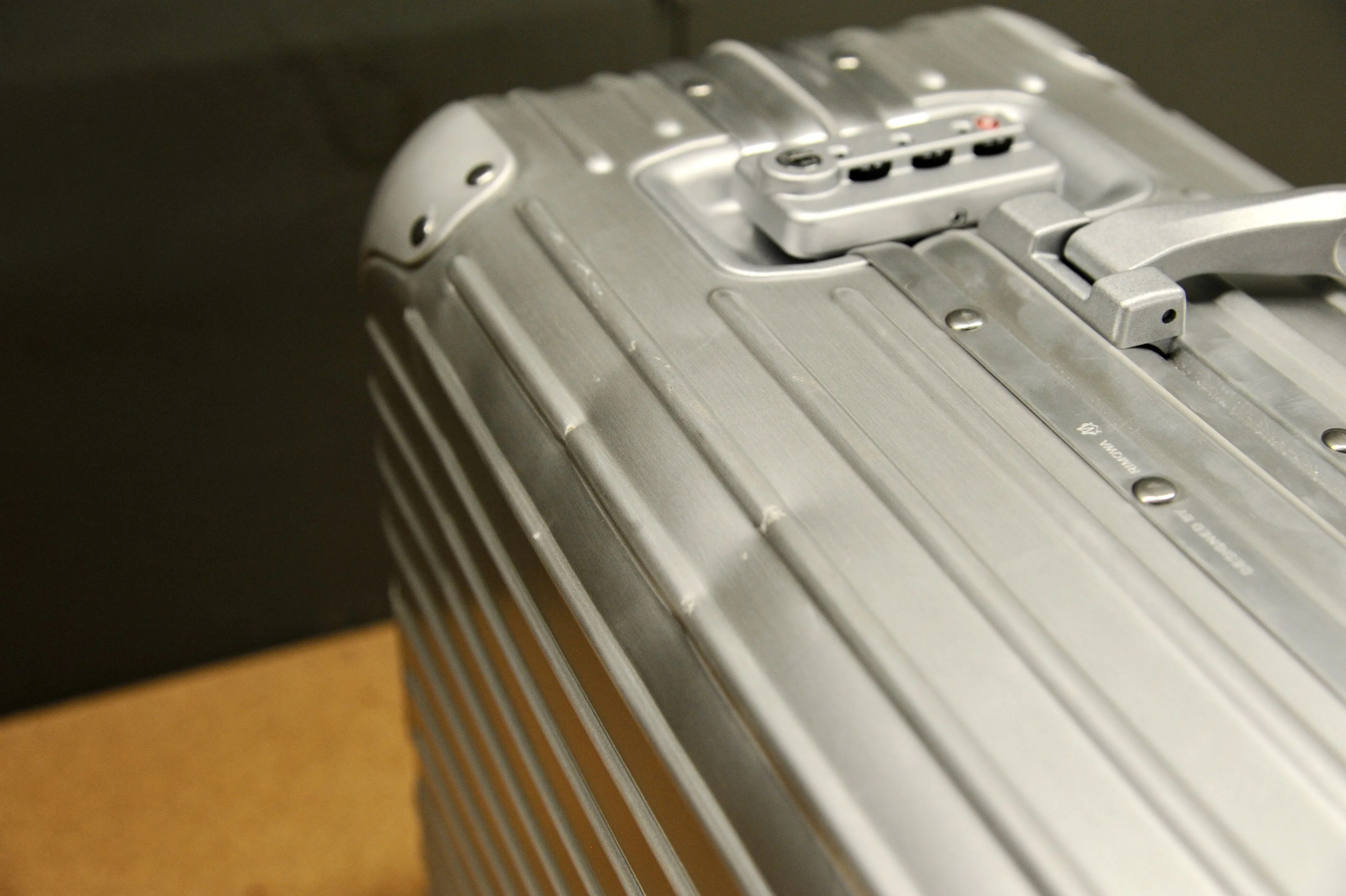 rimowa dents