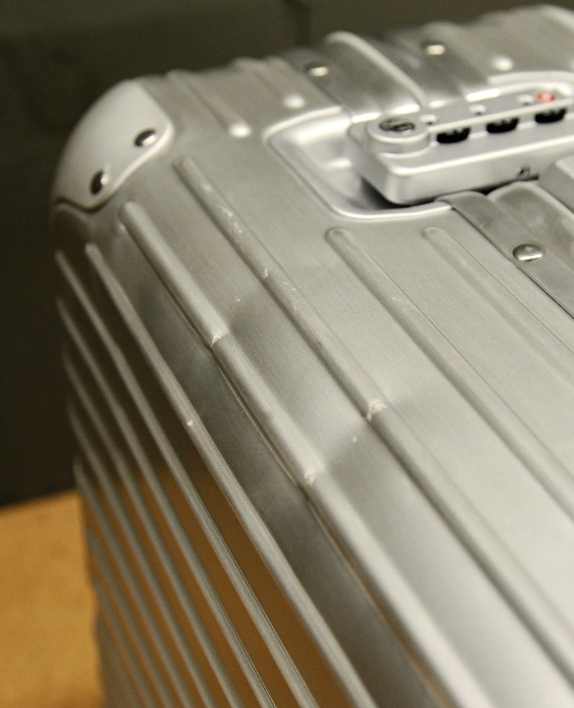 rimowa dents