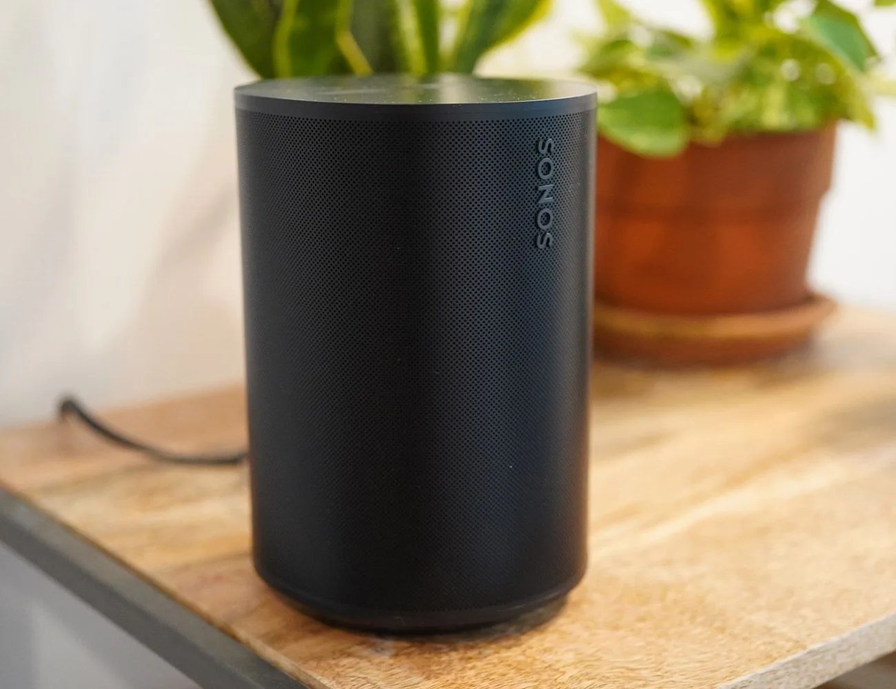 Sonos Era 100 vs One speakers