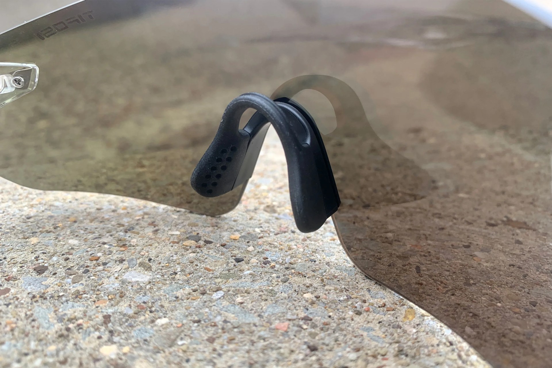 close up of the nose piece on tifosi sunglasses