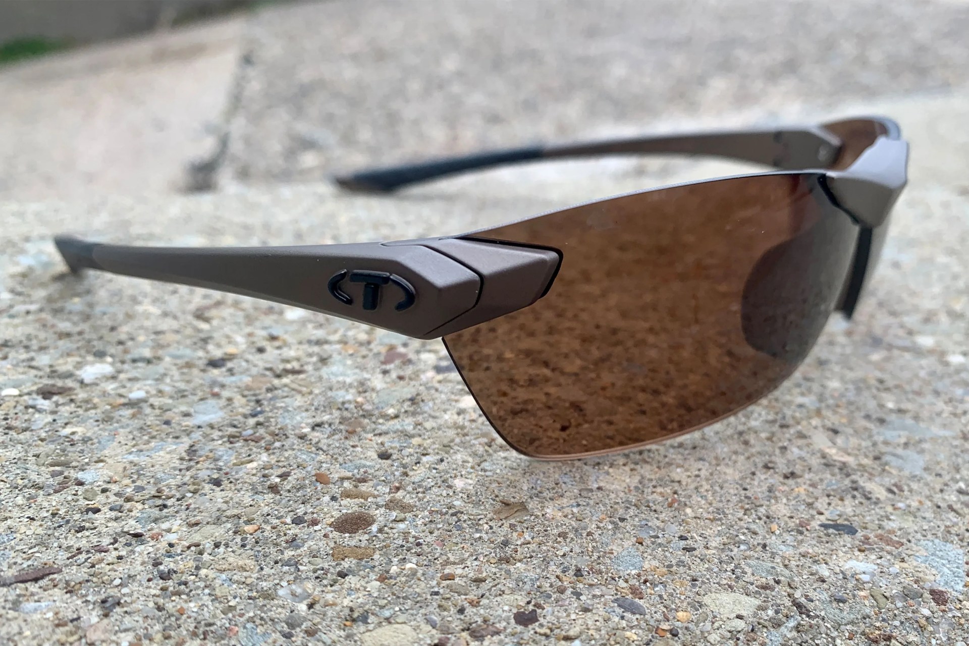 close up of tifosi sunglasses