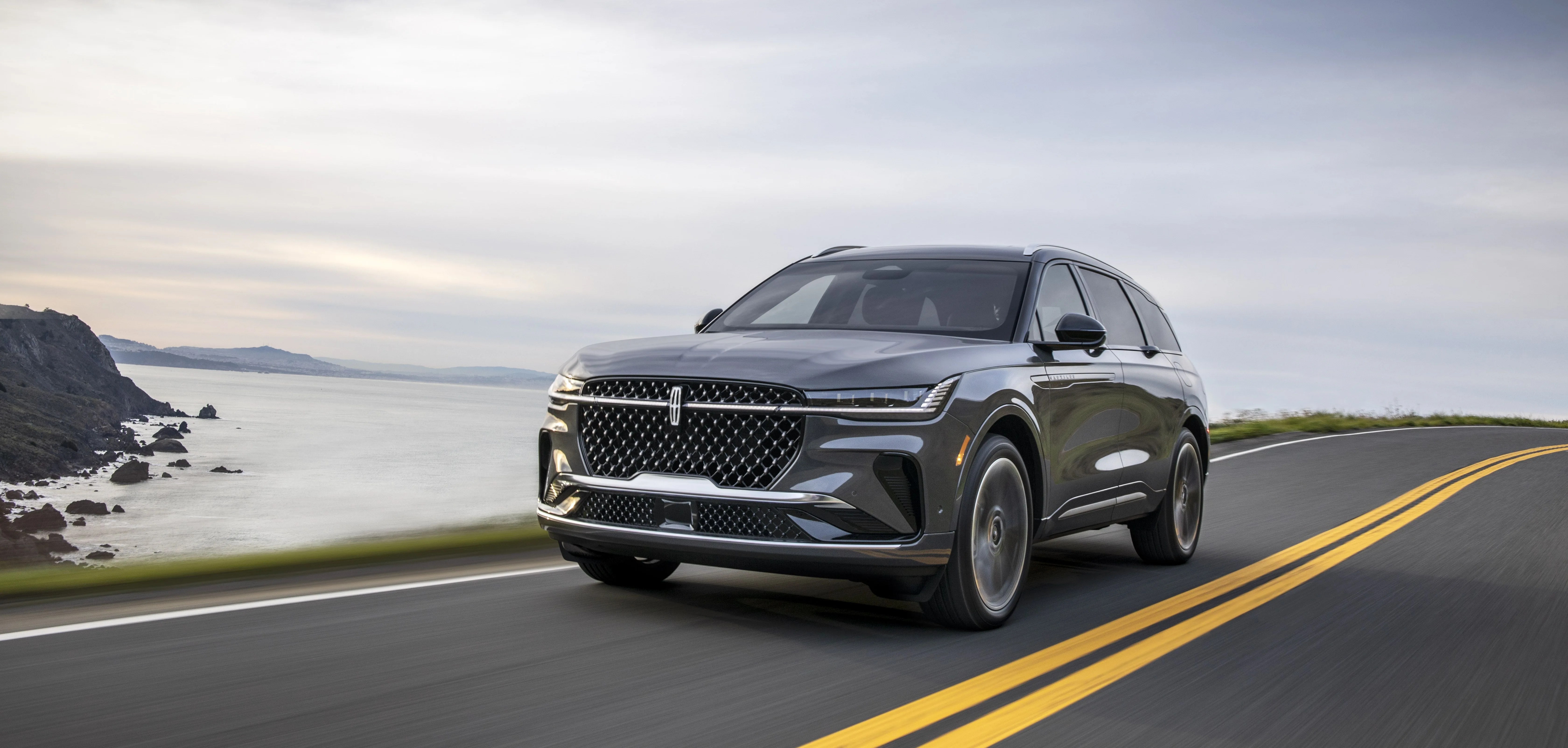 2024 lincoln nautilus preproduction model shown available early 2024 actual production vehicle may vary
