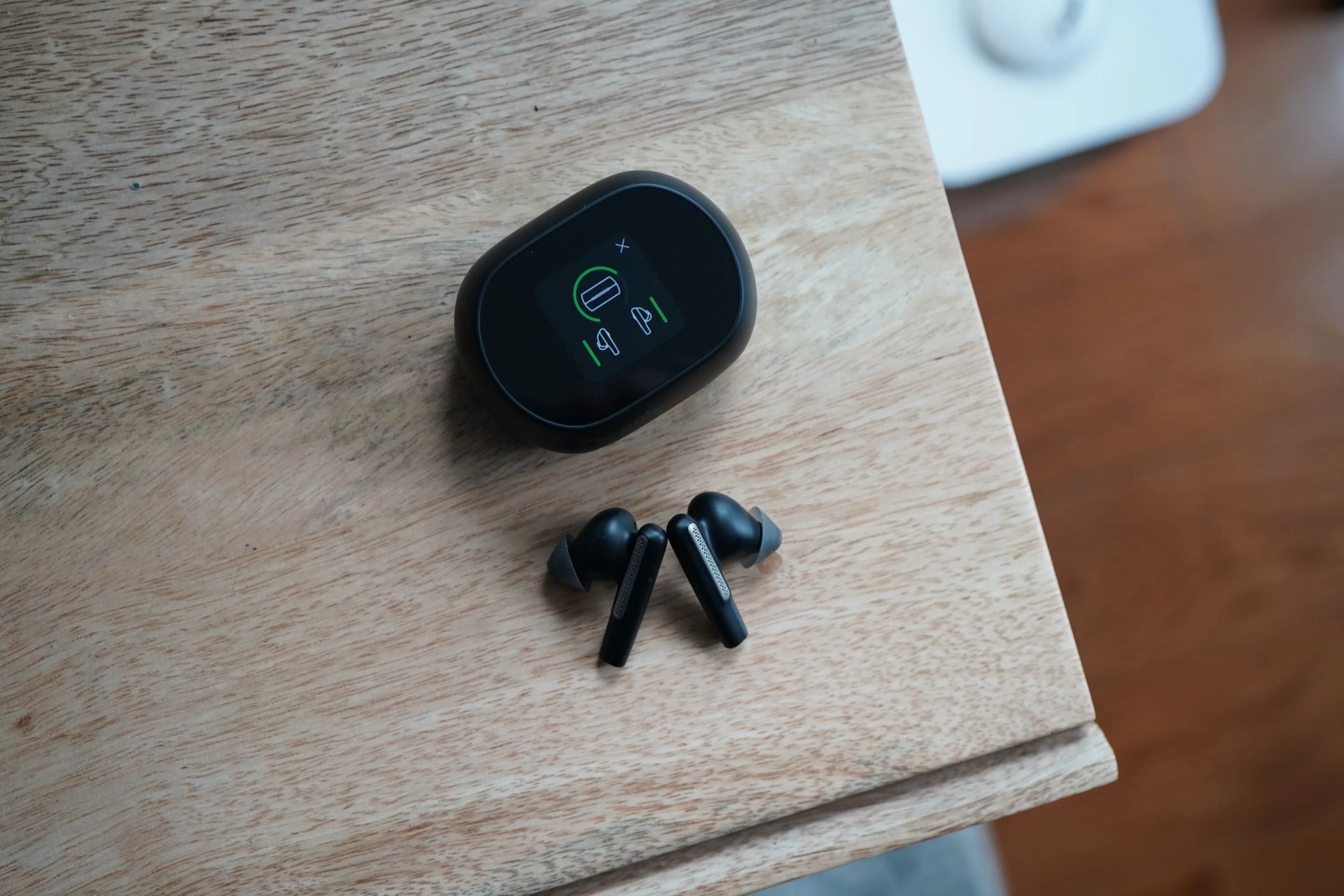 poly voyager 60 earbuds