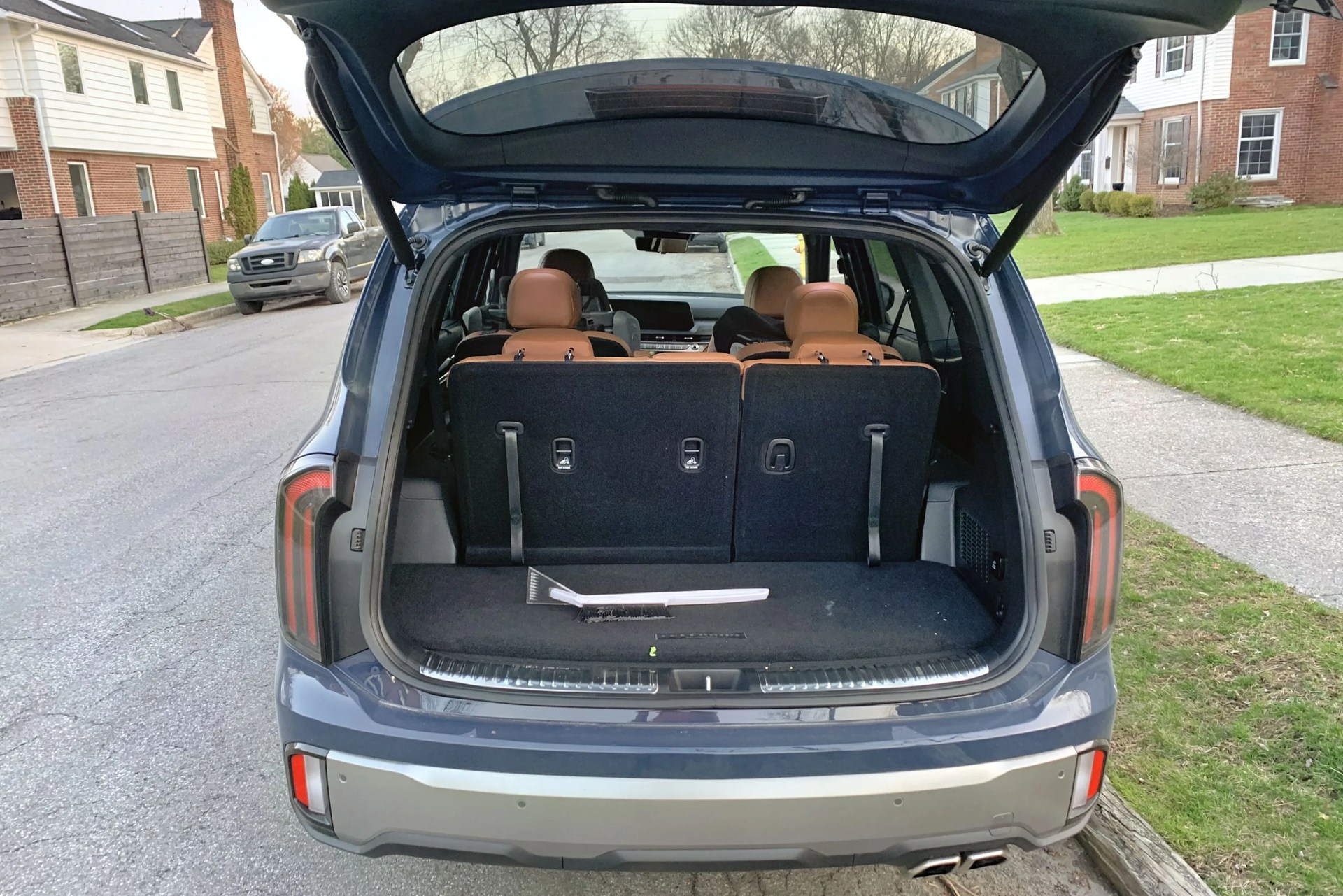 kia telluride interior from the rear with seats up