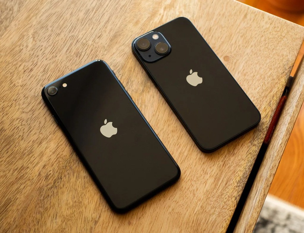 iphone se vs iphone 13 mini