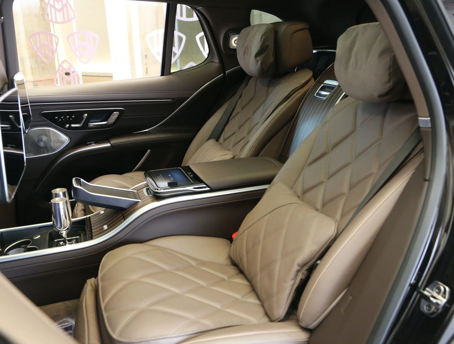 mercedes maybach eqs suv 2024