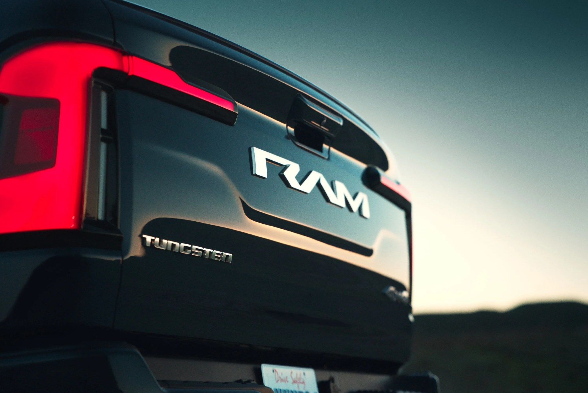 2025 ram 1500 rev tailgate