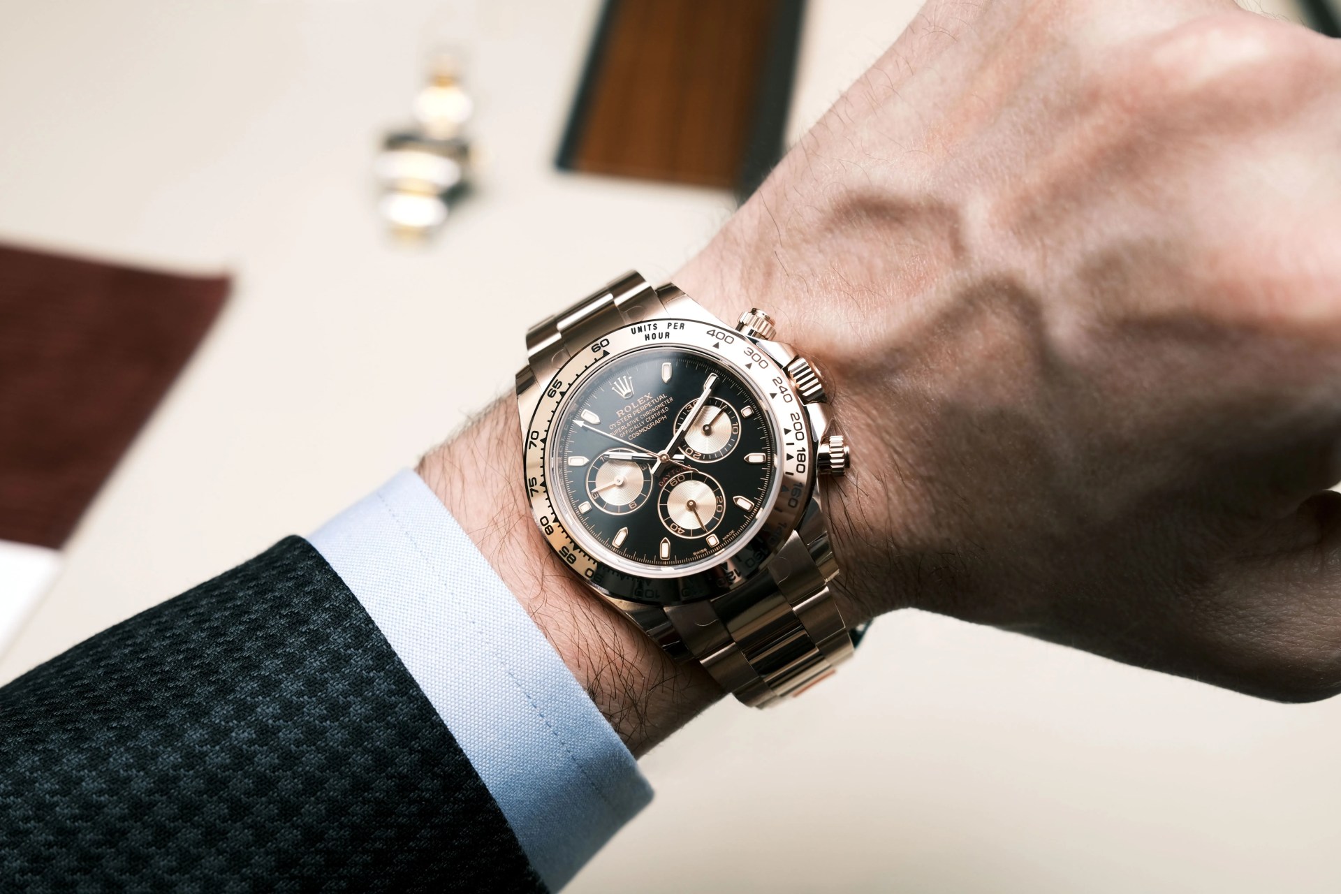 gold rolex daytona on the wrist