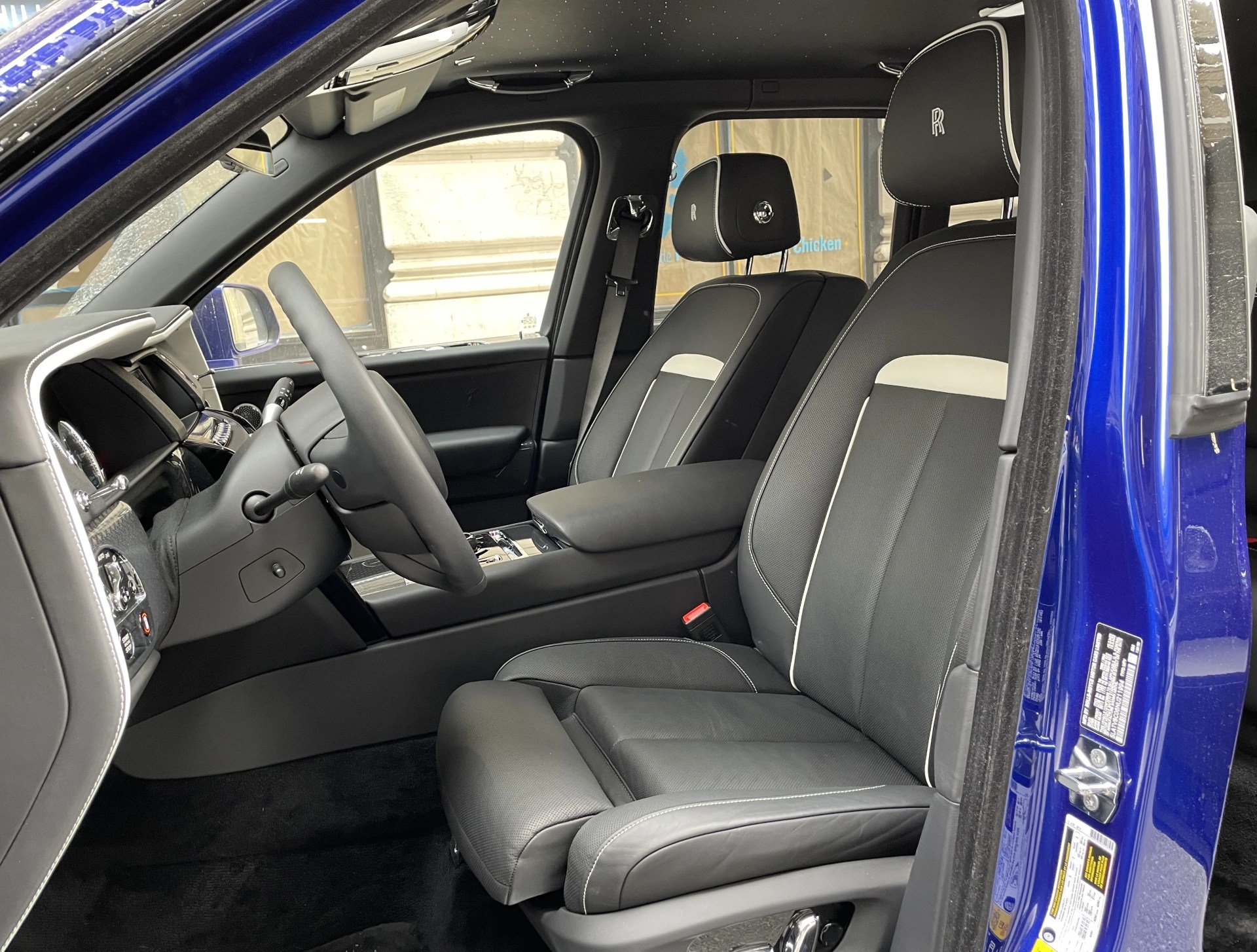 rolls royce cullinan black badge in blue paint