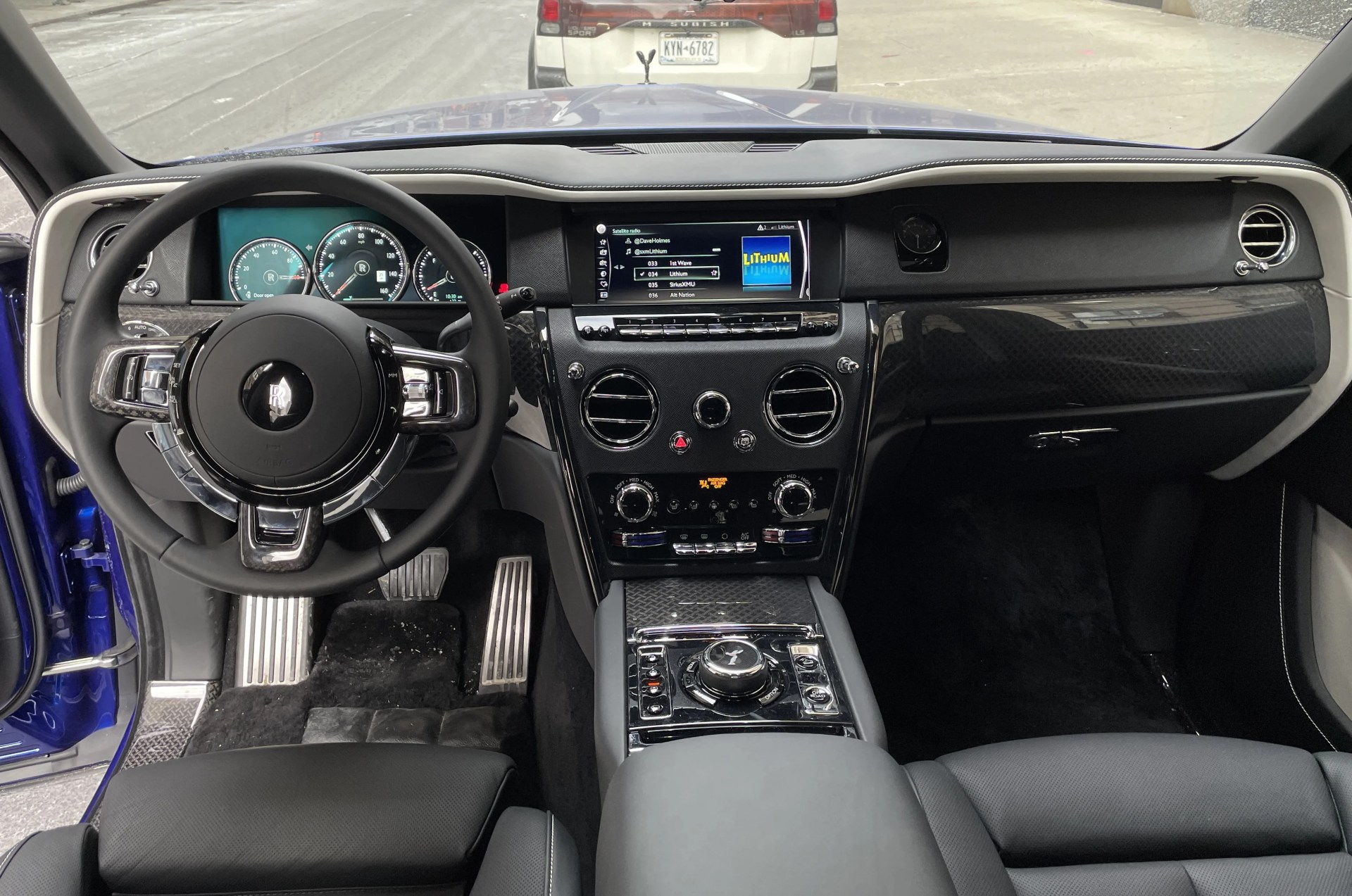 rolls royce cullinan black badge in blue paint