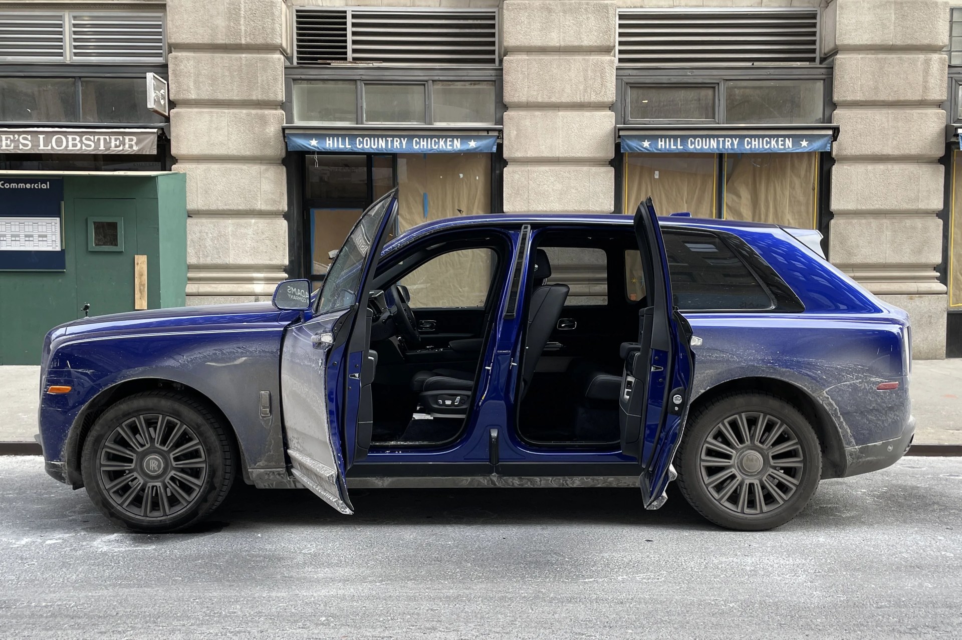 rolls royce cullinan black badge in blue paint