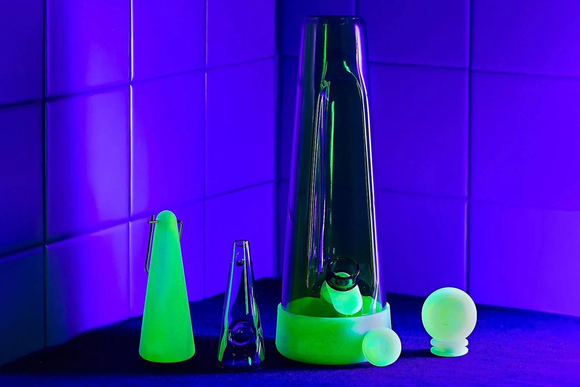 glow in the dark bong