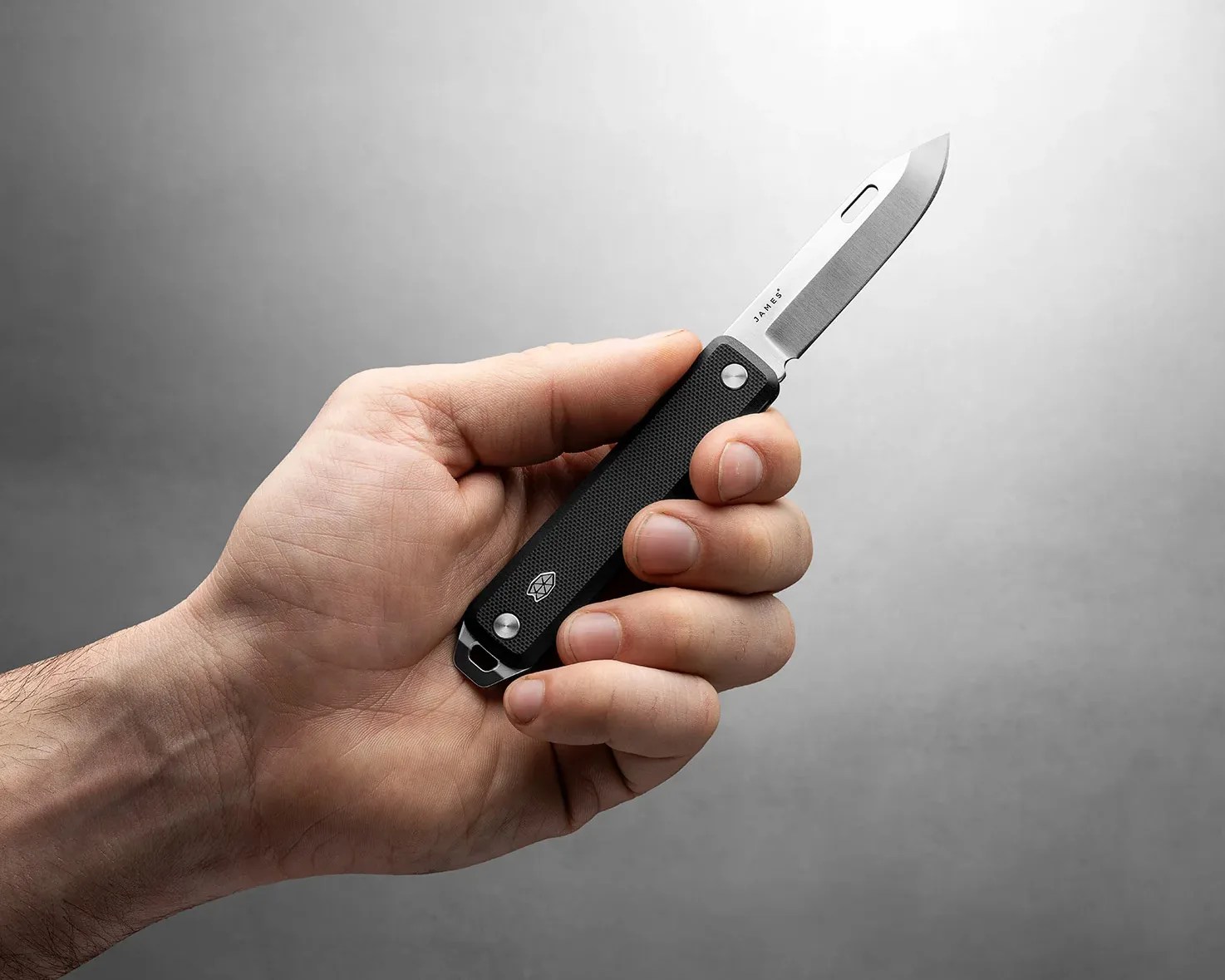 hand holding a knife
