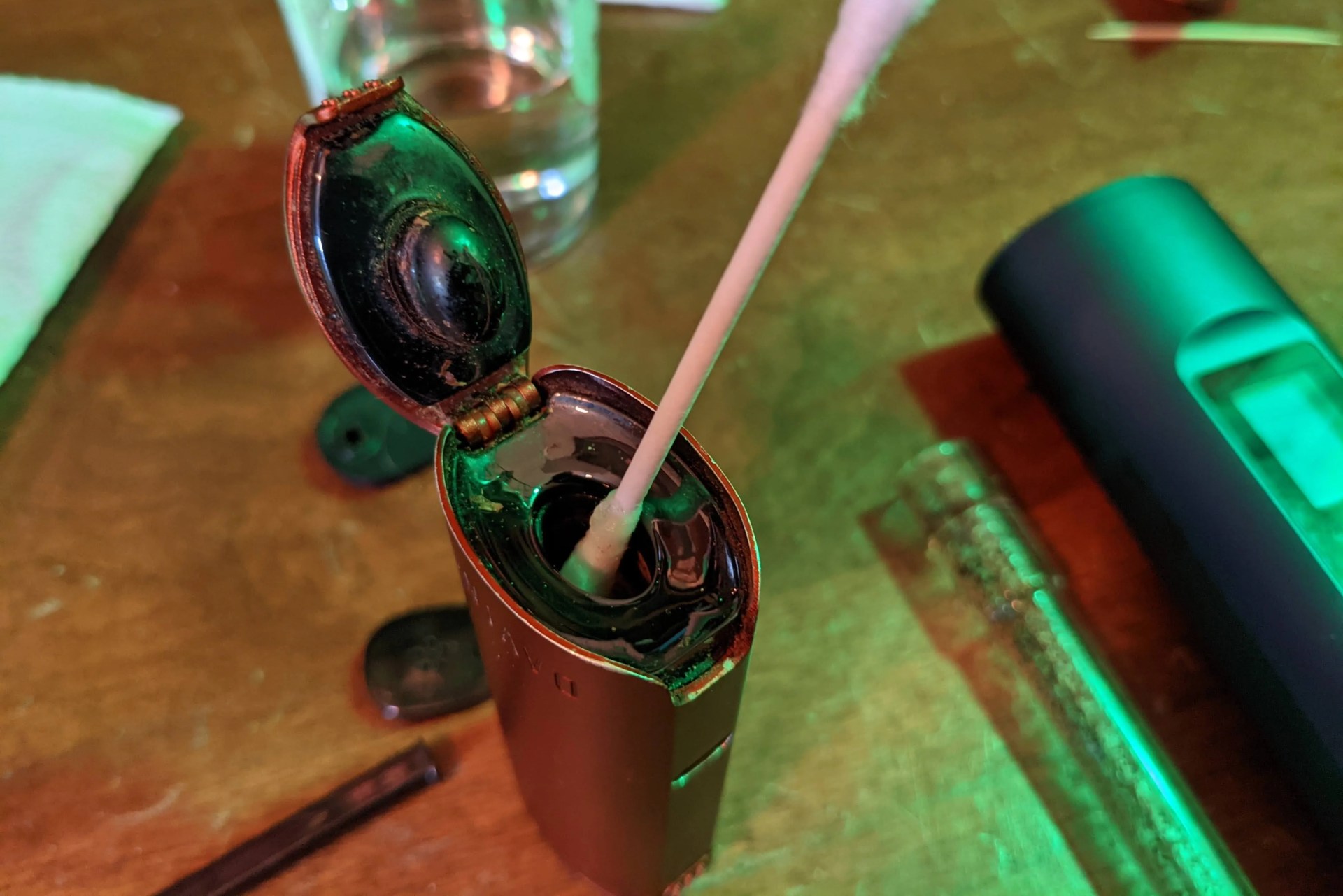 clean vape with cotton swab