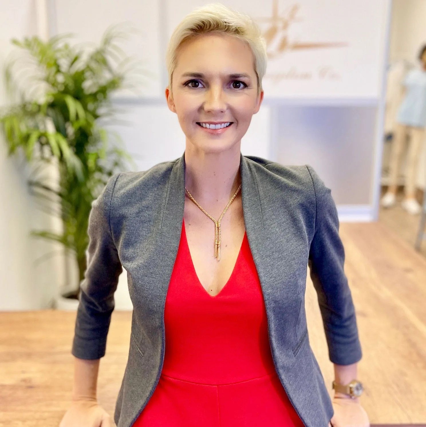 abingdon mullin wearing the jane watch