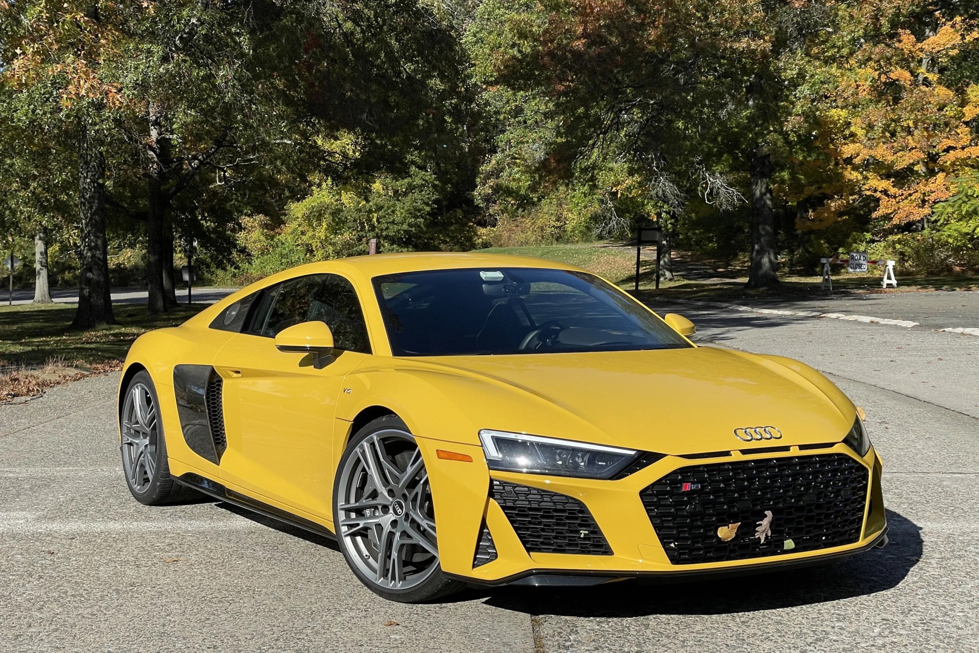 2023 audi r8 coupe yellow