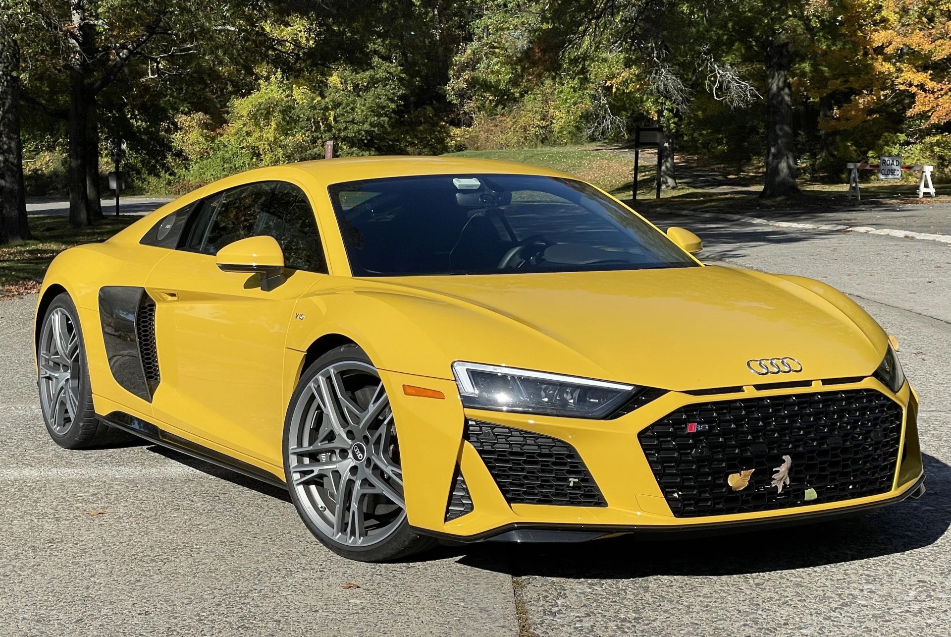 2023 audi r8 coupe yellow